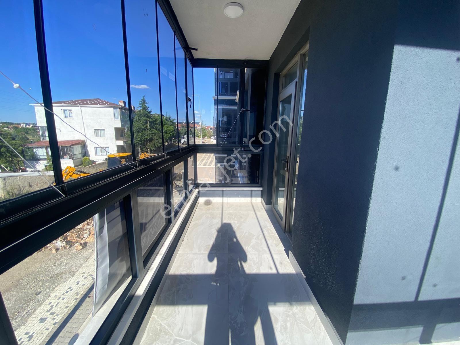 İncek'te Ön Cephe Vadi Manzaralı Cam Balkonlu Lüks Kiralık 1+1 - Görsel 32