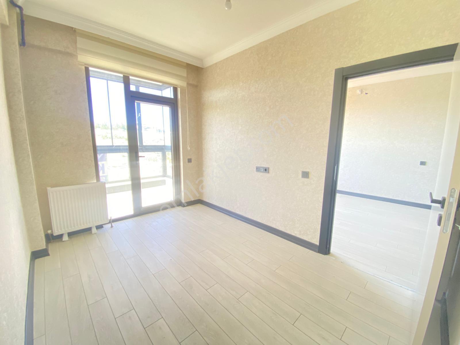 İncek'te Ön Cephe Vadi Manzaralı Cam Balkonlu Lüks Kiralık 1+1 - Görsel 33