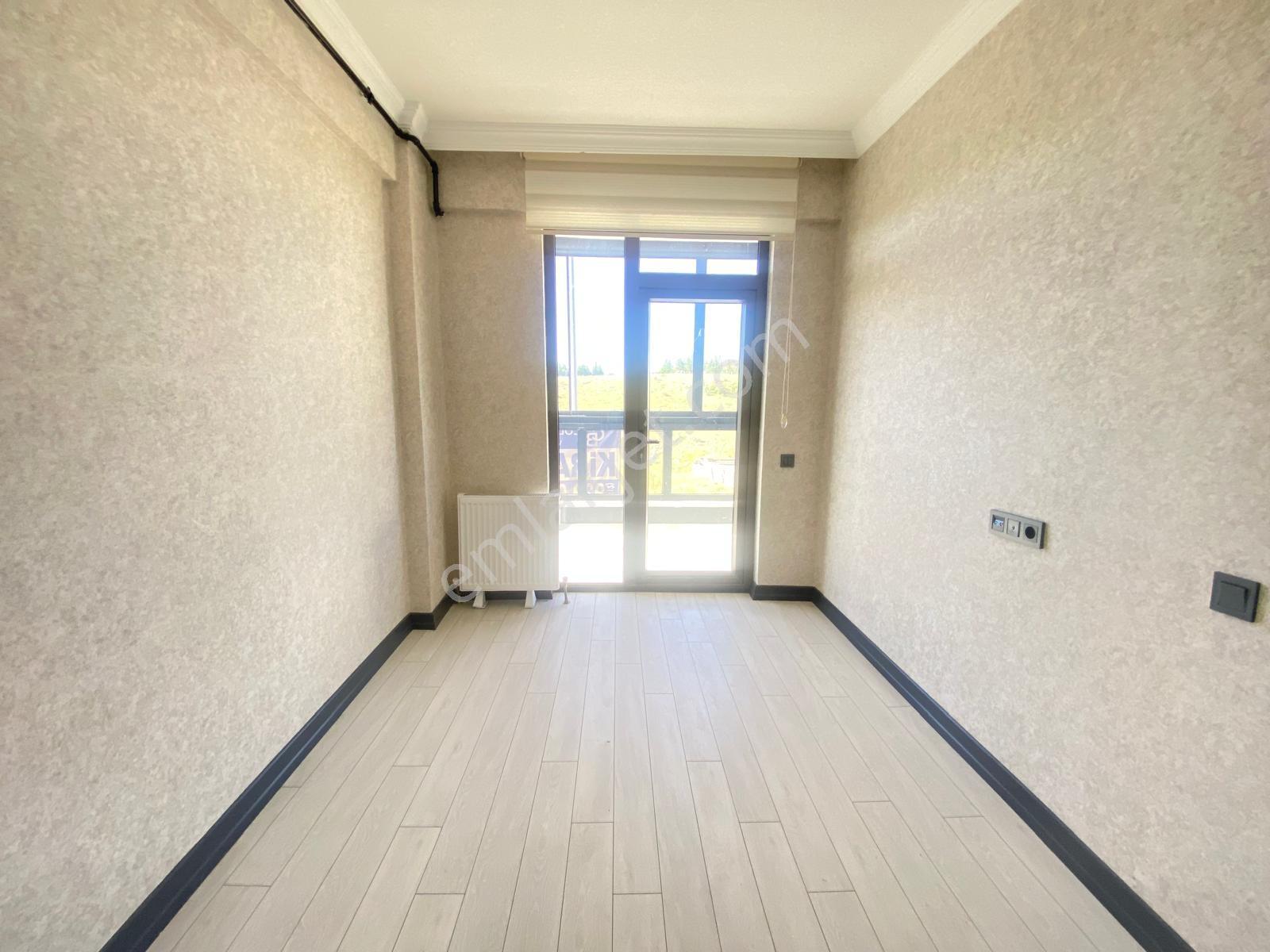 İncek'te Ön Cephe Vadi Manzaralı Cam Balkonlu Lüks Kiralık 1+1 - Görsel 18
