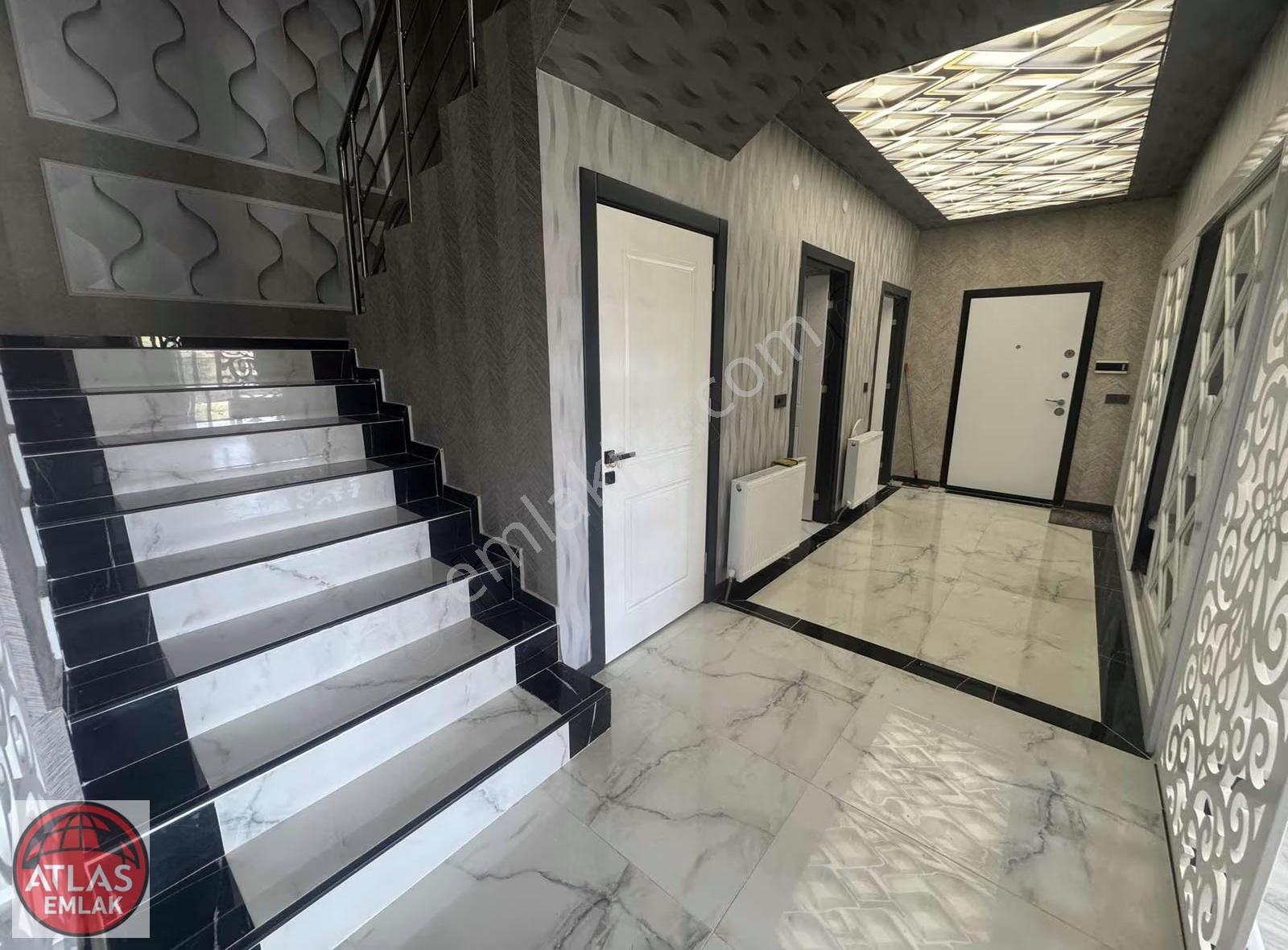 Yeşiltepe'de Satılık 4+1 Lüks Villa, 300m², Masrafsız! - Görsel 13
