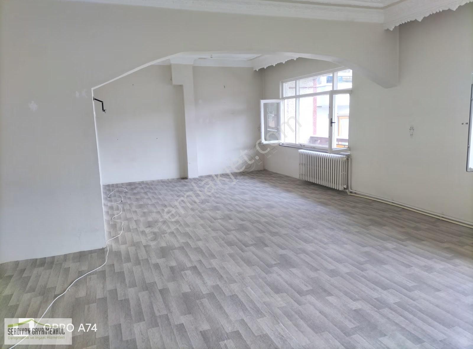 Sakarya Merkezde Kiralık 3+1 Geniş Daire... - Görsel 3