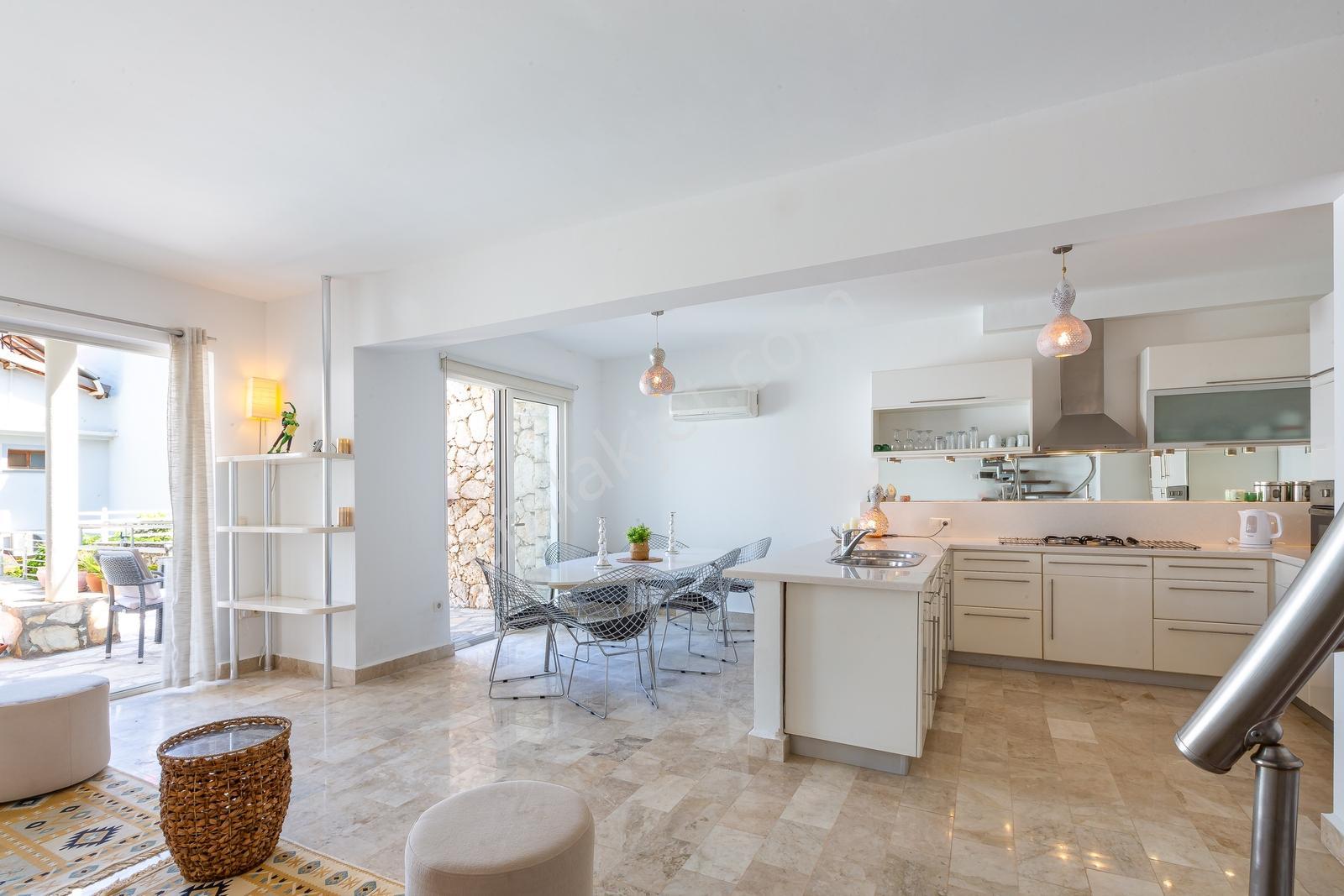 Kalkan Old Towna Yakın Deniz Manzaralı 3+1 Villa - Görsel 11