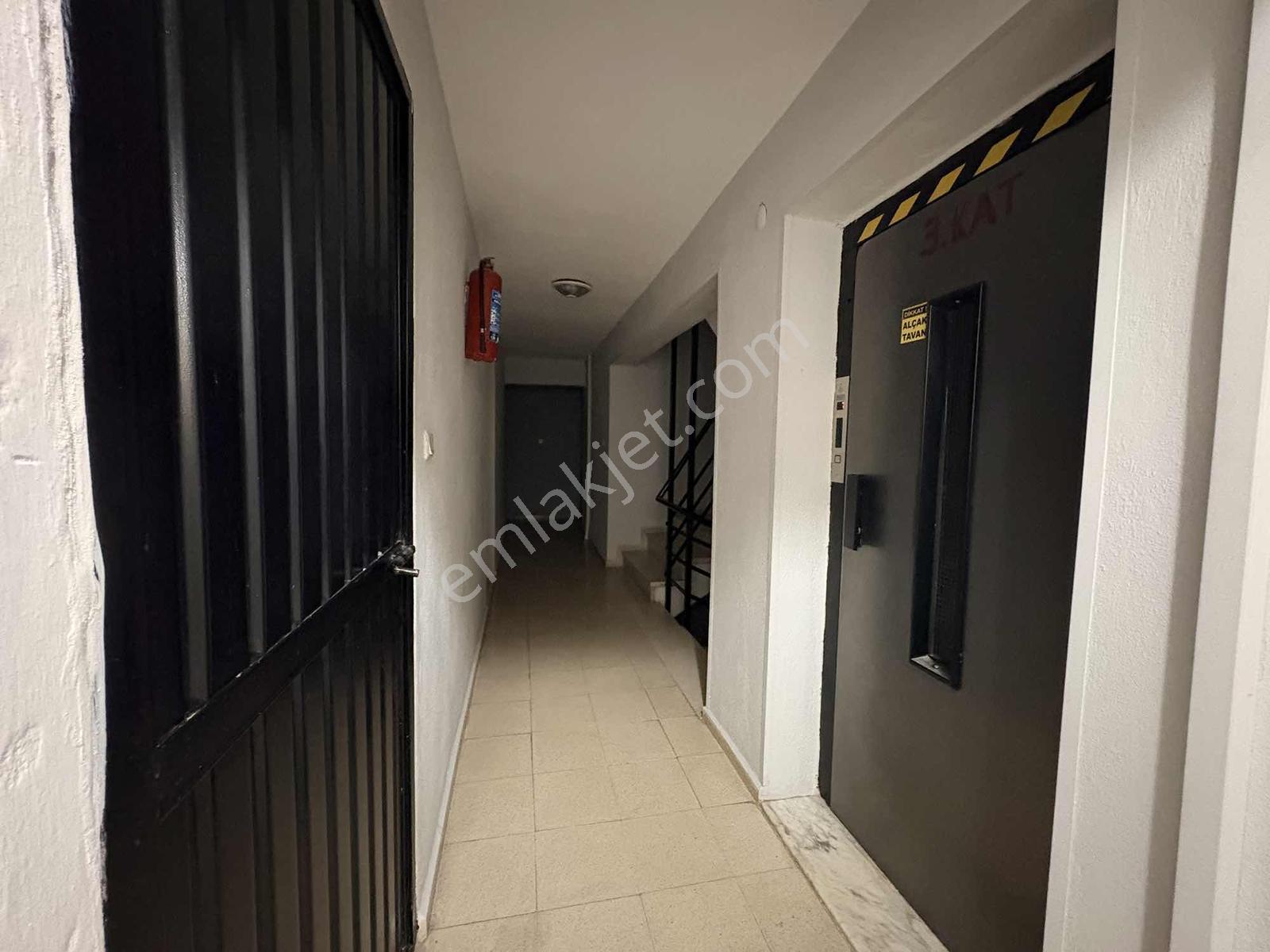 Buket Emlaktan Satılık 1+1 Daire Doğalgazlı Asansörlü Kilerli - Görsel 4