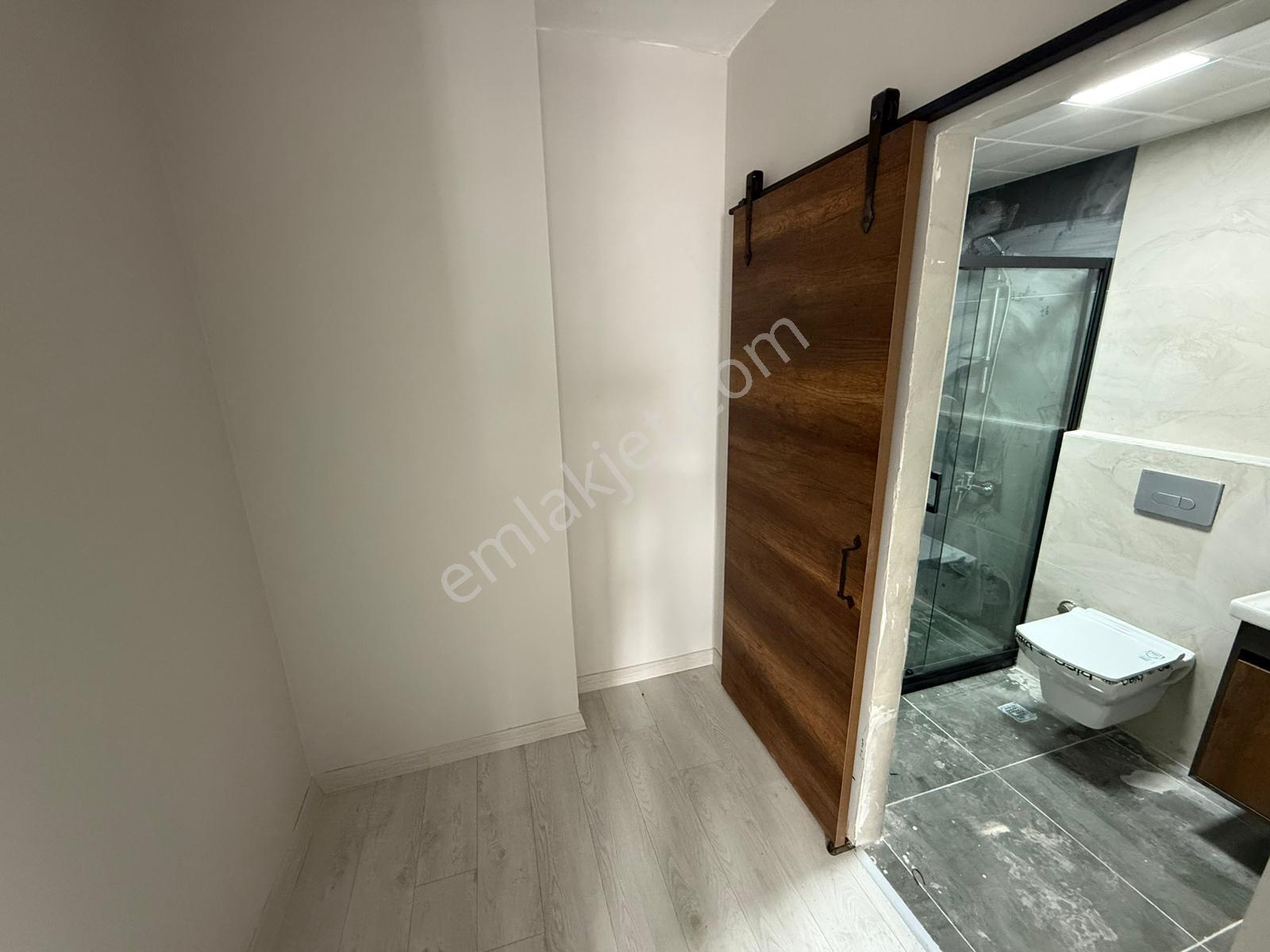 Krc'den Sıfır Binada Giyinme Odalı Kilerli 3+1 Satılık Daire - Görsel 16