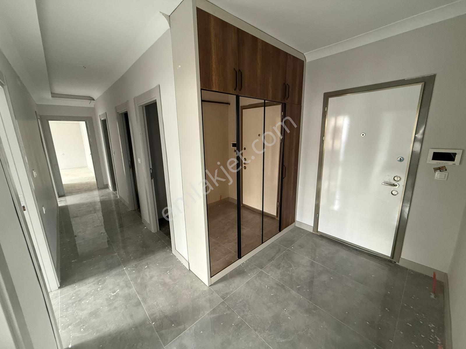 Krc'den Sıfır Binada Giyinme Odalı Kilerli 3+1 Satılık Daire - Görsel 21