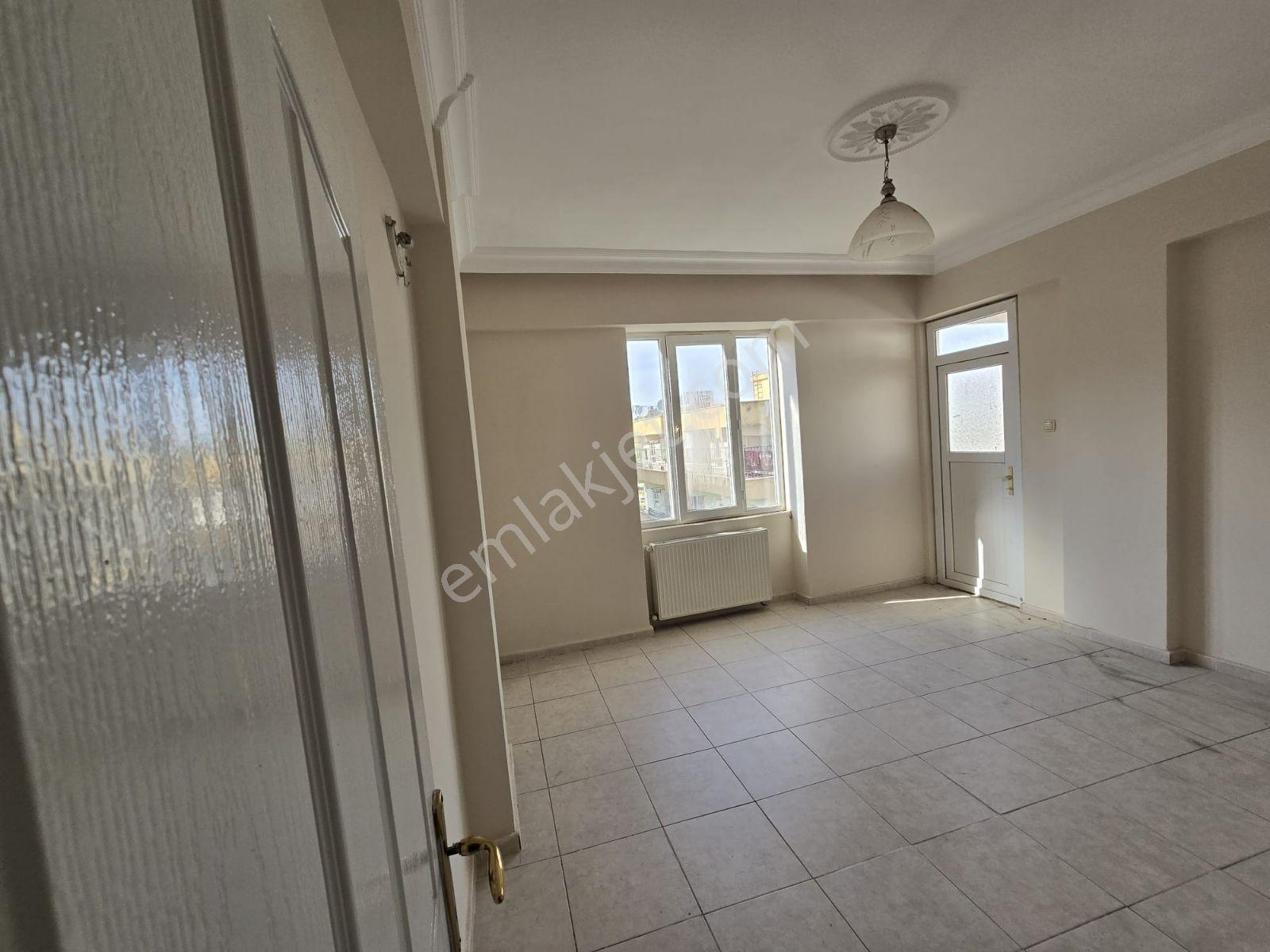 Azger Emlaktan Karşıyakada 4+1 Kiralık Daire - Görsel 12