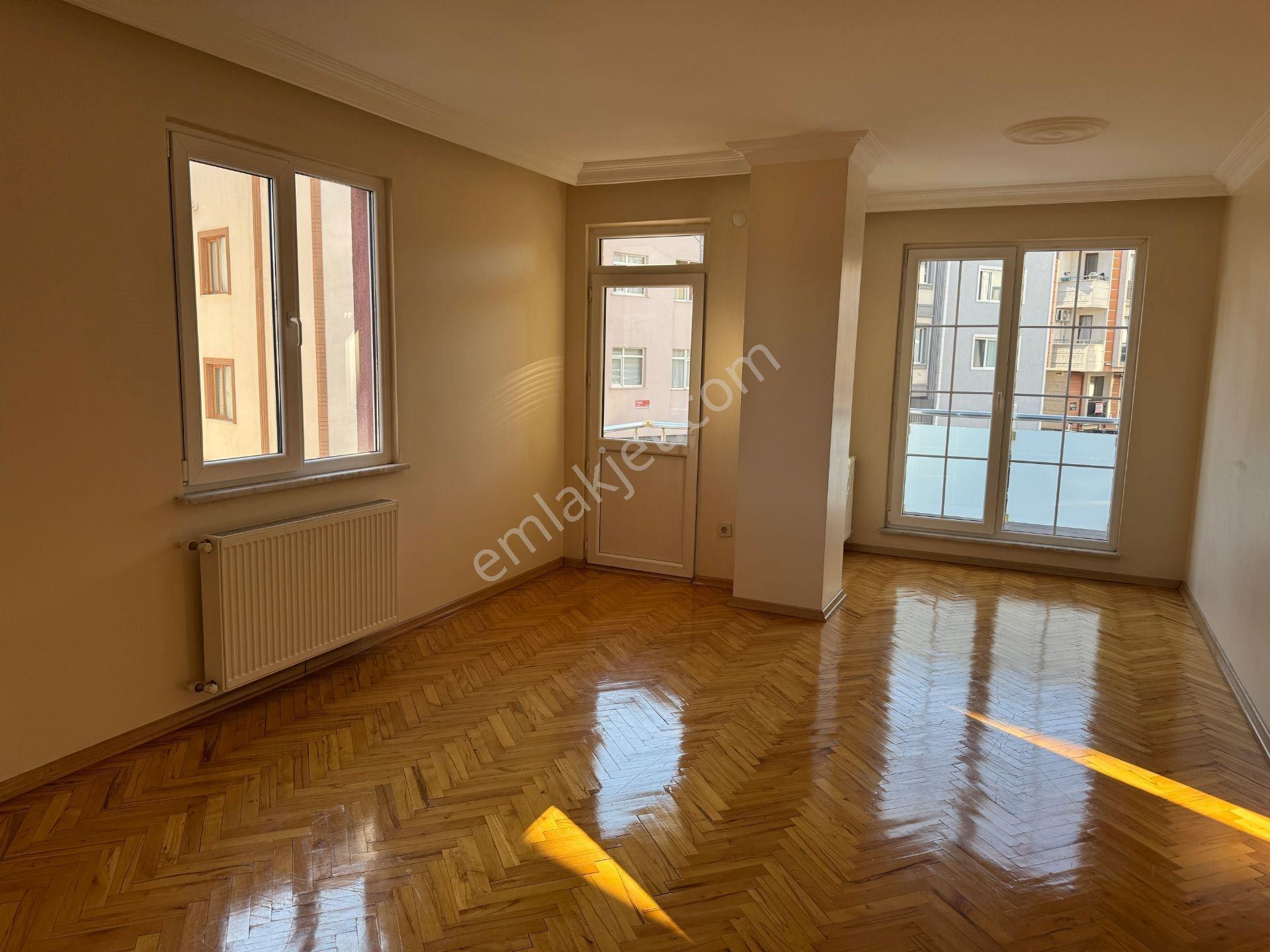 Ataşehir İnönü'de; Balkonlu Geniş, Ferah, Bakımlı 3+1 Daire - Görsel 3