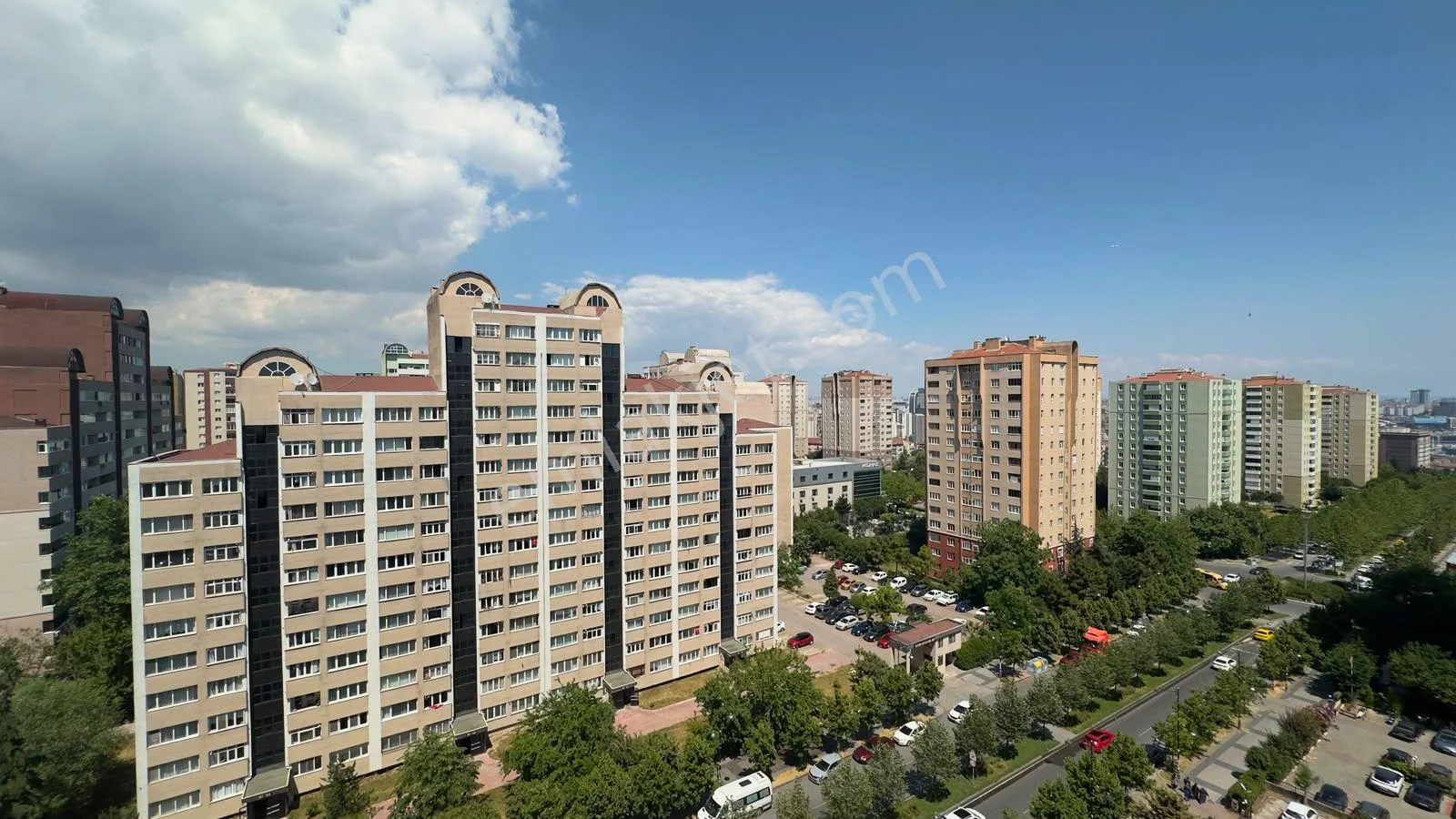Beylikdüzü Site Metrobüse 3 Dk Ferah Geniş 1+1 Kiralık Daire