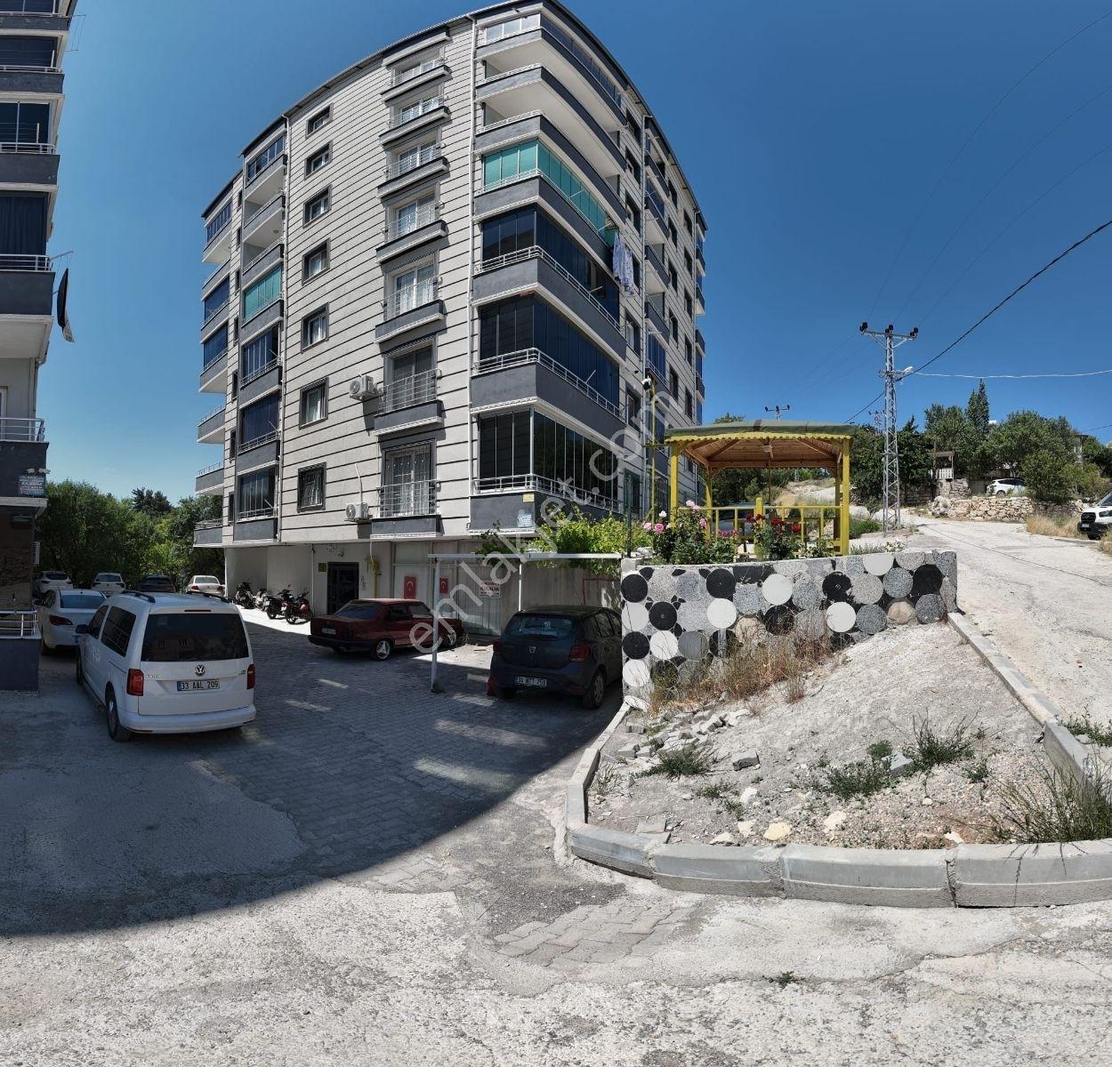 Gülnar Merkezde Çarşı Girişi