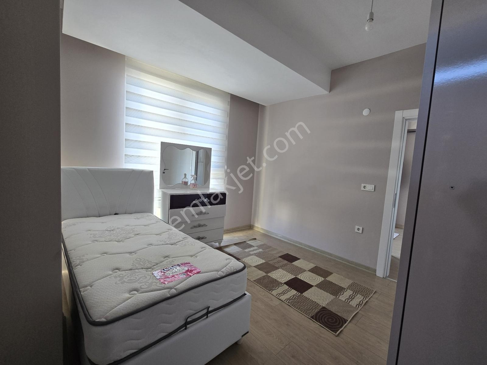 Atatürk Mahallesi Eşyalı Ara Kat Kiralık 1+1 Daire - Görsel 22
