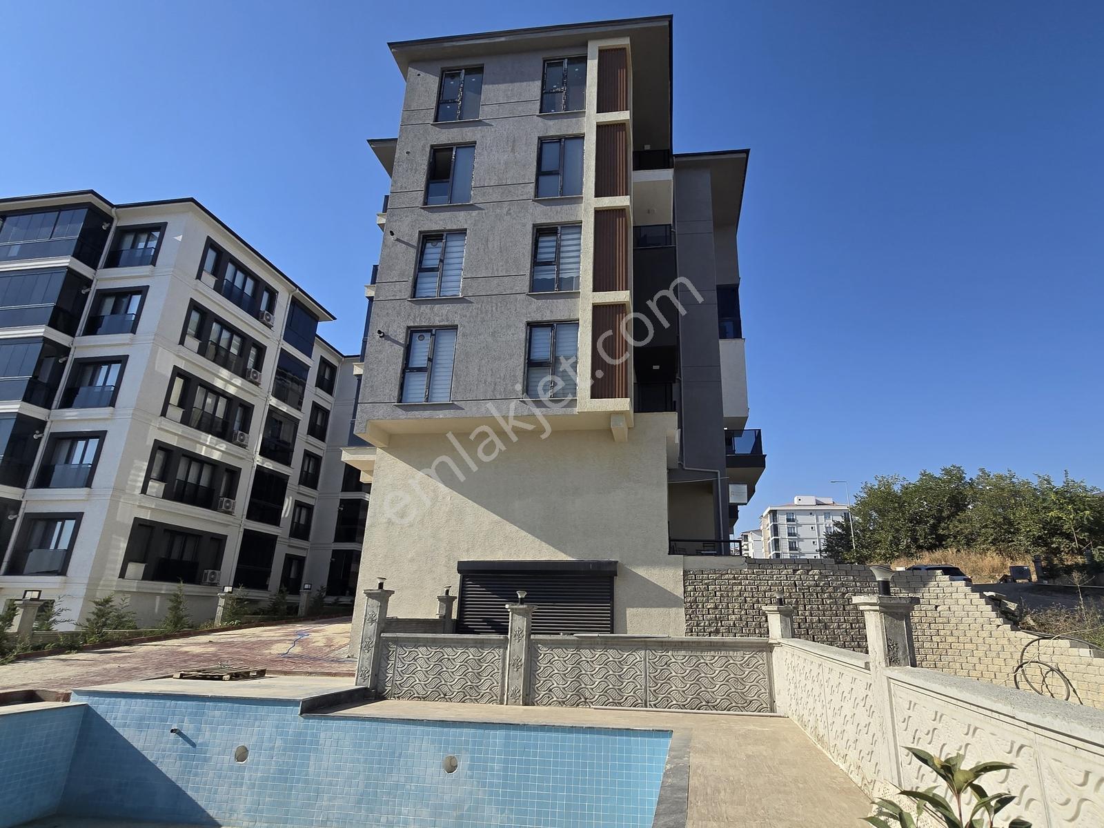 Atatürk Mahallesi Eşyalı Ara Kat Kiralık 1+1 Daire - Görsel 20