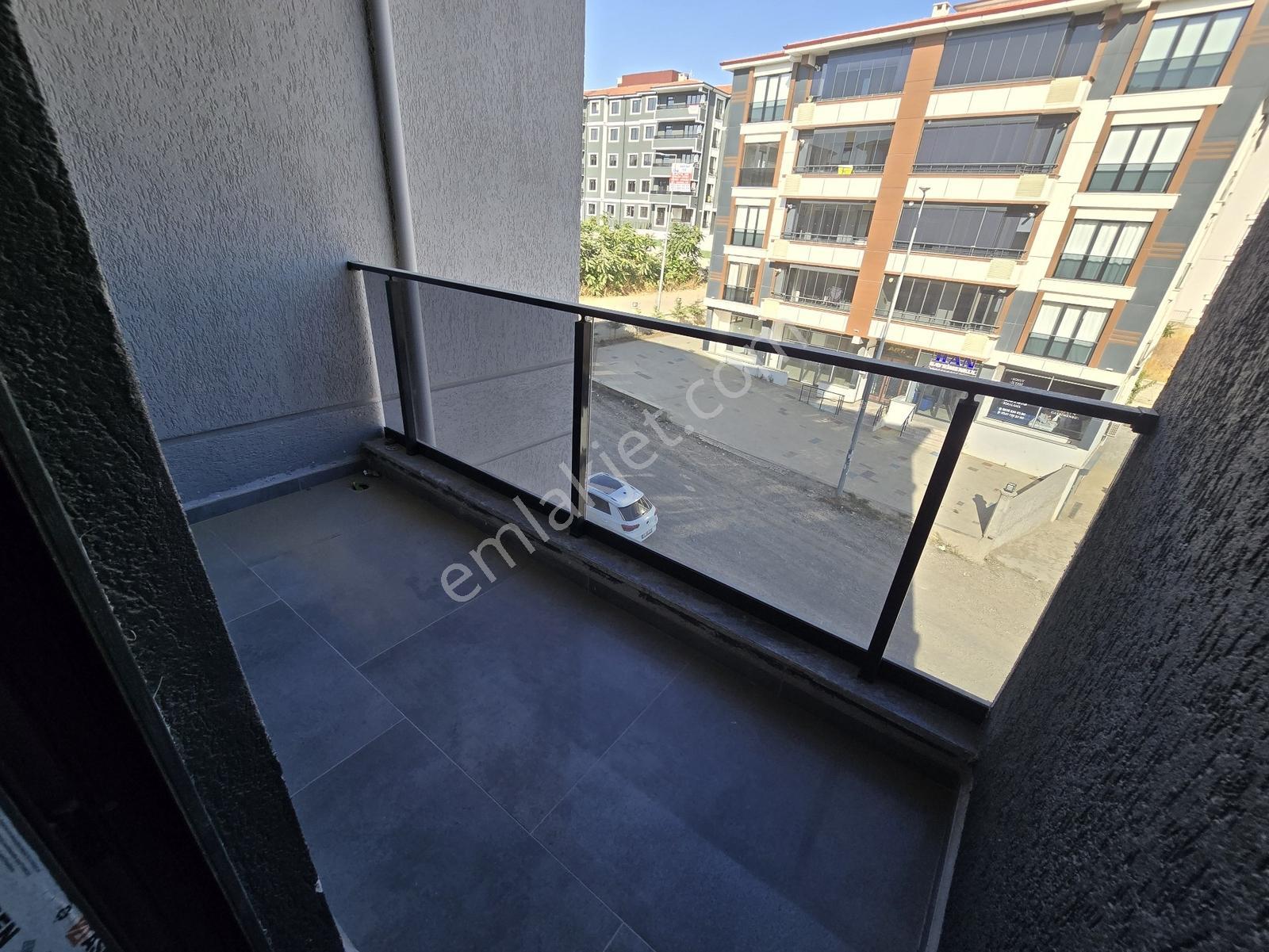 Atatürk Mahallesi Eşyalı Ara Kat Kiralık 1+1 Daire - Görsel 7
