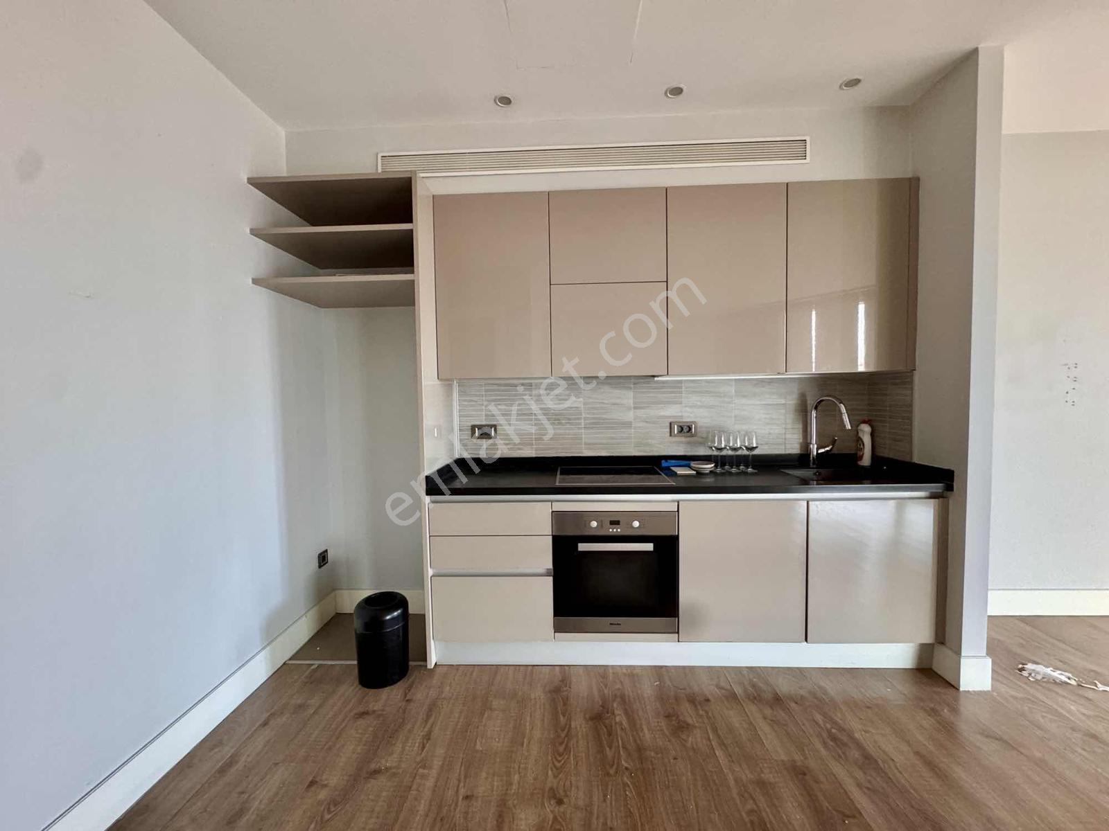 Metropol İstanbul C1 Blok Teraslı 2+1 Kiralık Ofis - Görsel 2