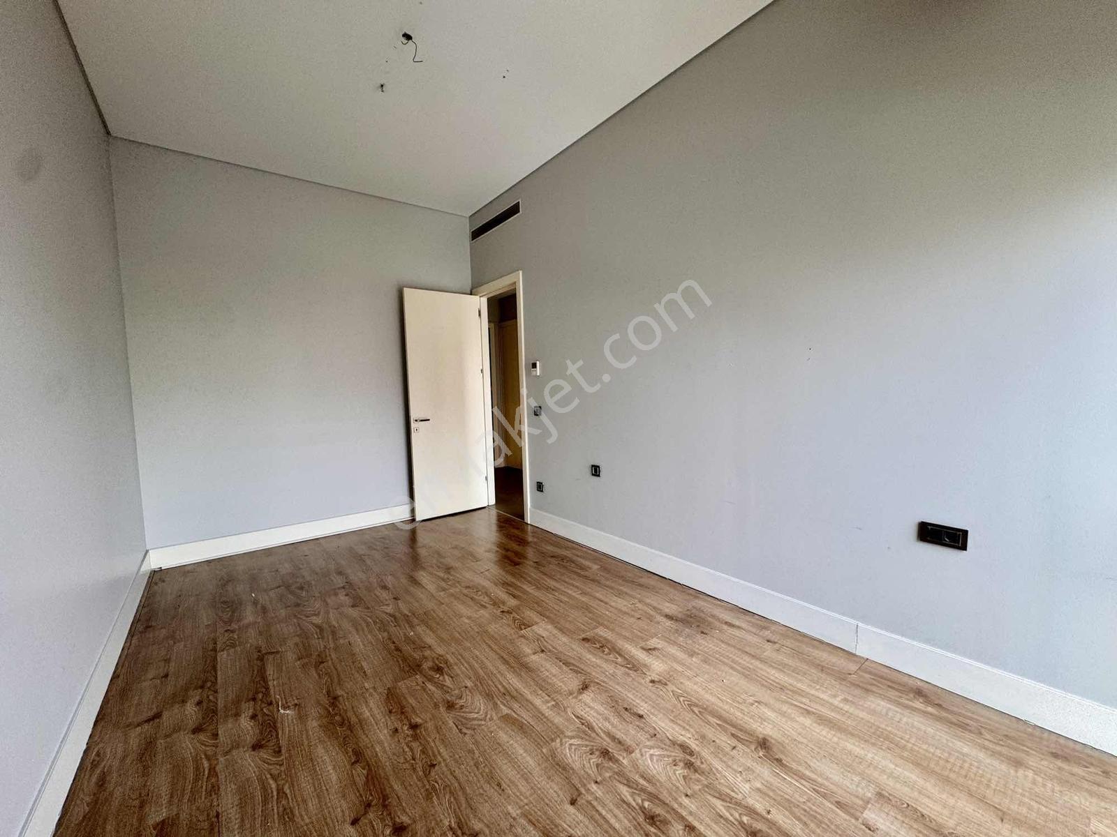 Metropol İstanbul C1 Blok Teraslı 2+1 Kiralık Ofis - Görsel 35