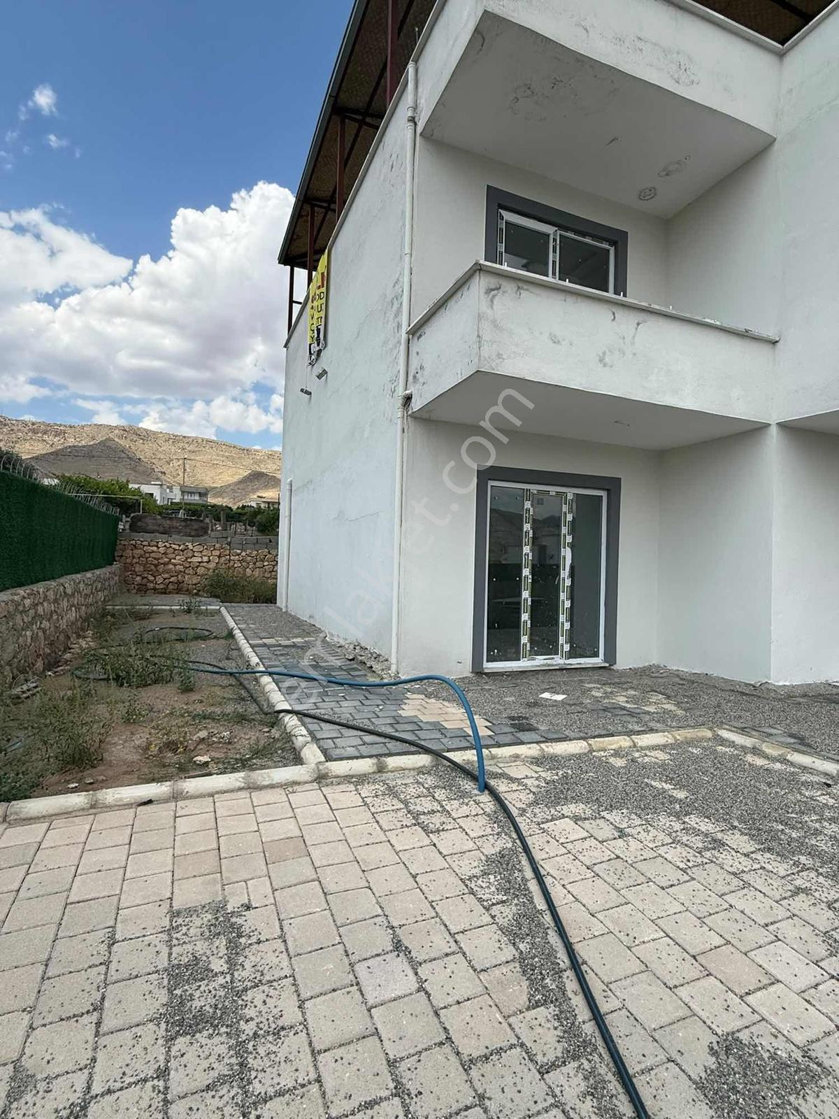 Batman Kılıç Köyünde Satılık 1300 M2 Arsa İçinde Triplex Villa - Görsel 8