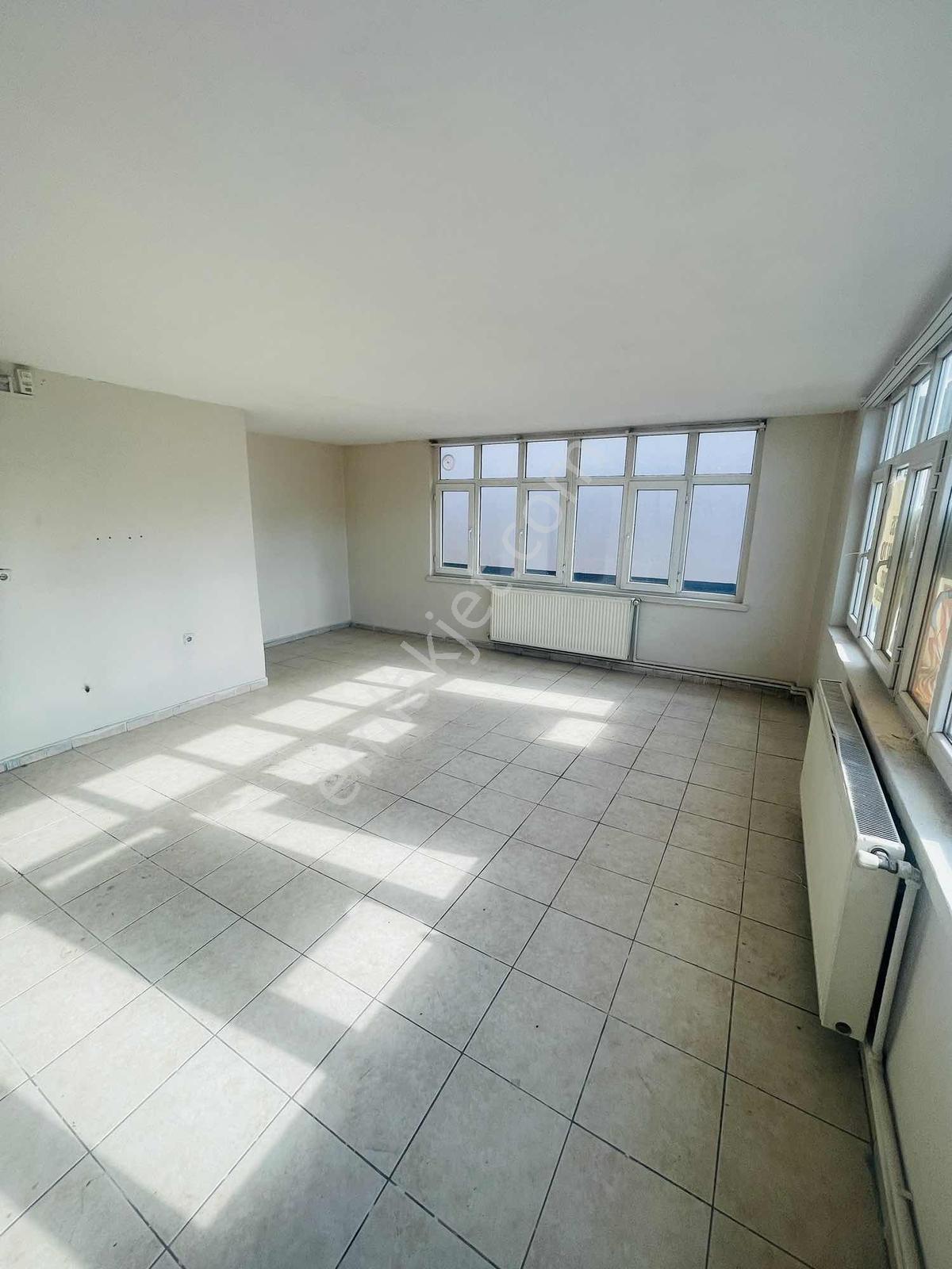 Danişment Mah 2+1 Kiralık Çatı Katı - Görsel 3