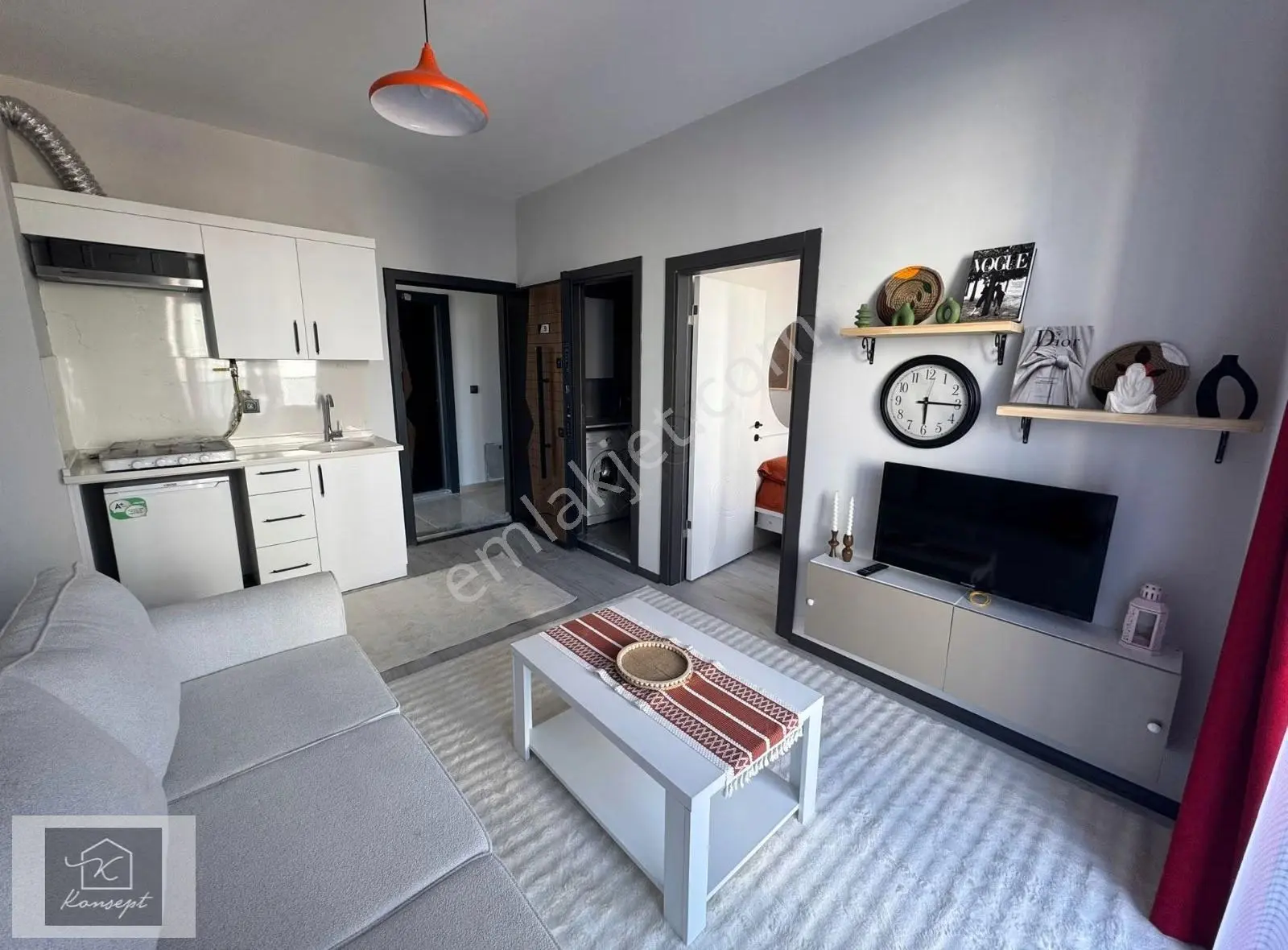 Ana Cadde Üstü Teraslı Eşyalı Arakat Hazır Kiracılı Satılık 1+1