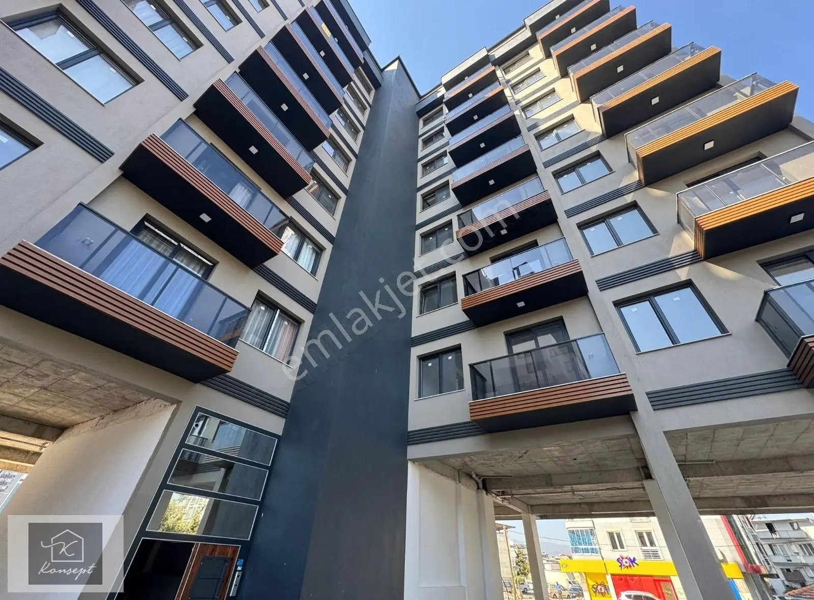Ana Cadde Üstü Teraslı Eşyalı Arakat Hazır Kiracılı Satılık 1+1 - Görsel 21