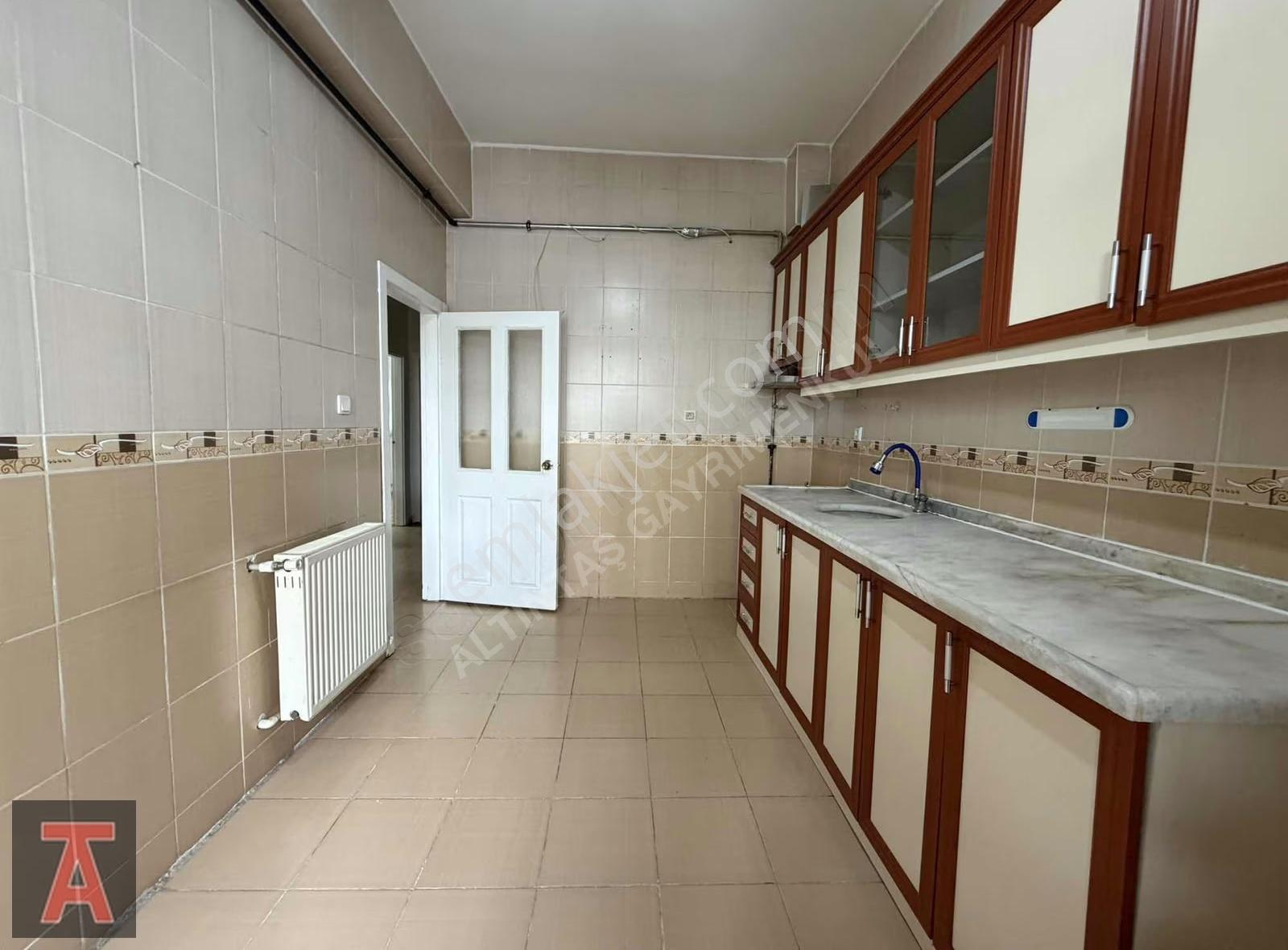 Elvan Kürşat Caddesi Yakını Köşe Başı Ön Cephe Ferah 2+1 Daire - Görsel 22