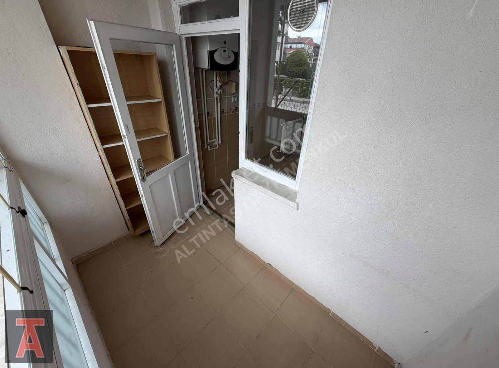 Elvan Kürşat Caddesi Yakını Köşe Başı Ön Cephe Ferah 2+1 Daire - Görsel 18