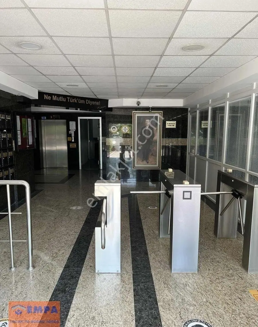 Gazi İş Merkezinde 1+1 Otoparklı-klimalı-büyük Köşe Ofis
