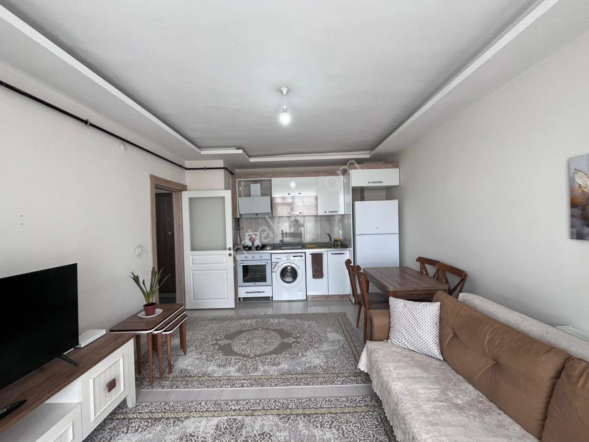 Van Avm Civarı Kiralık Eşyalı 1+1 Geniş Daire - Görsel 2