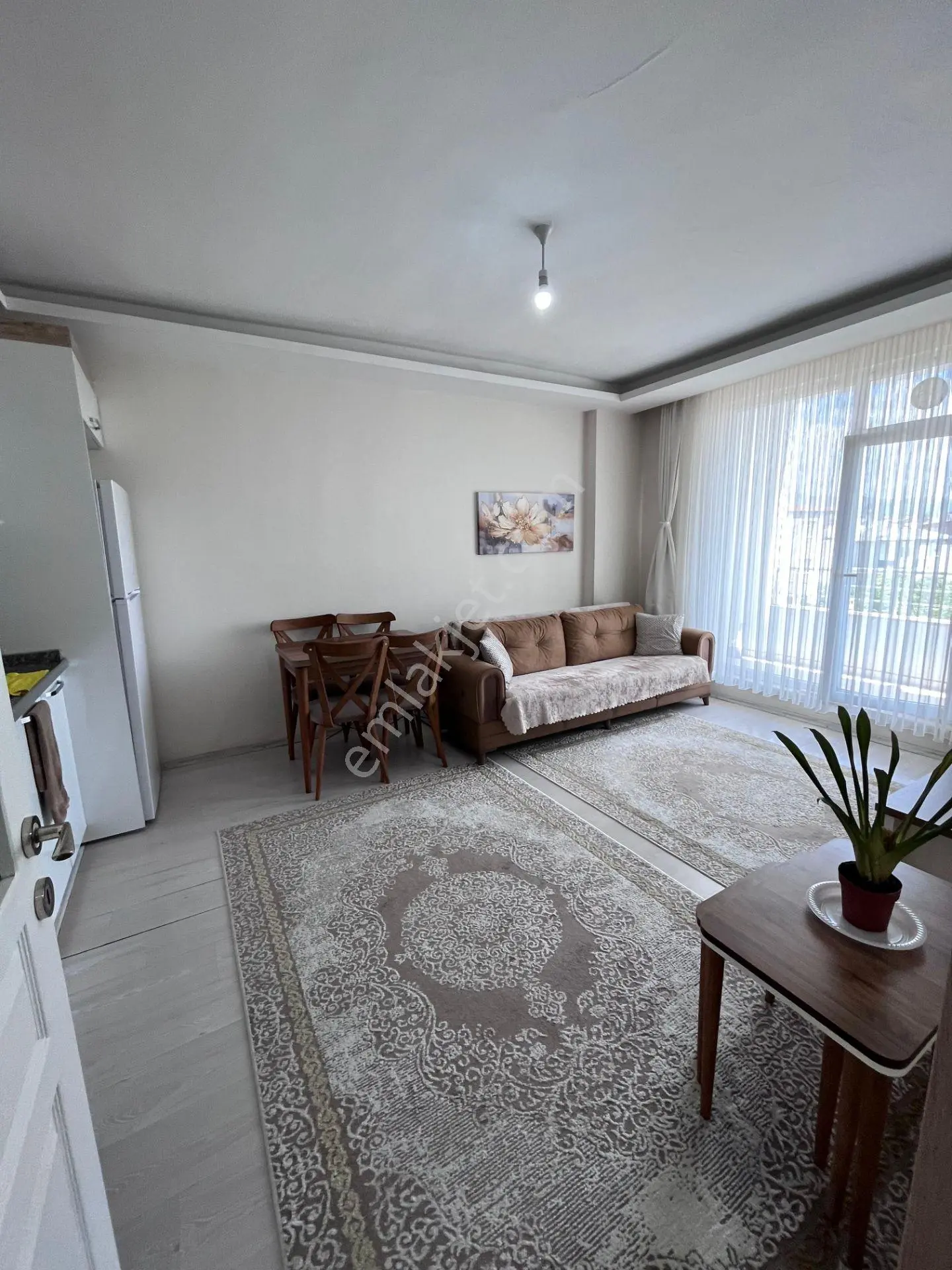 Van Avm Civarı Kiralık Eşyalı 1+1 Geniş Daire