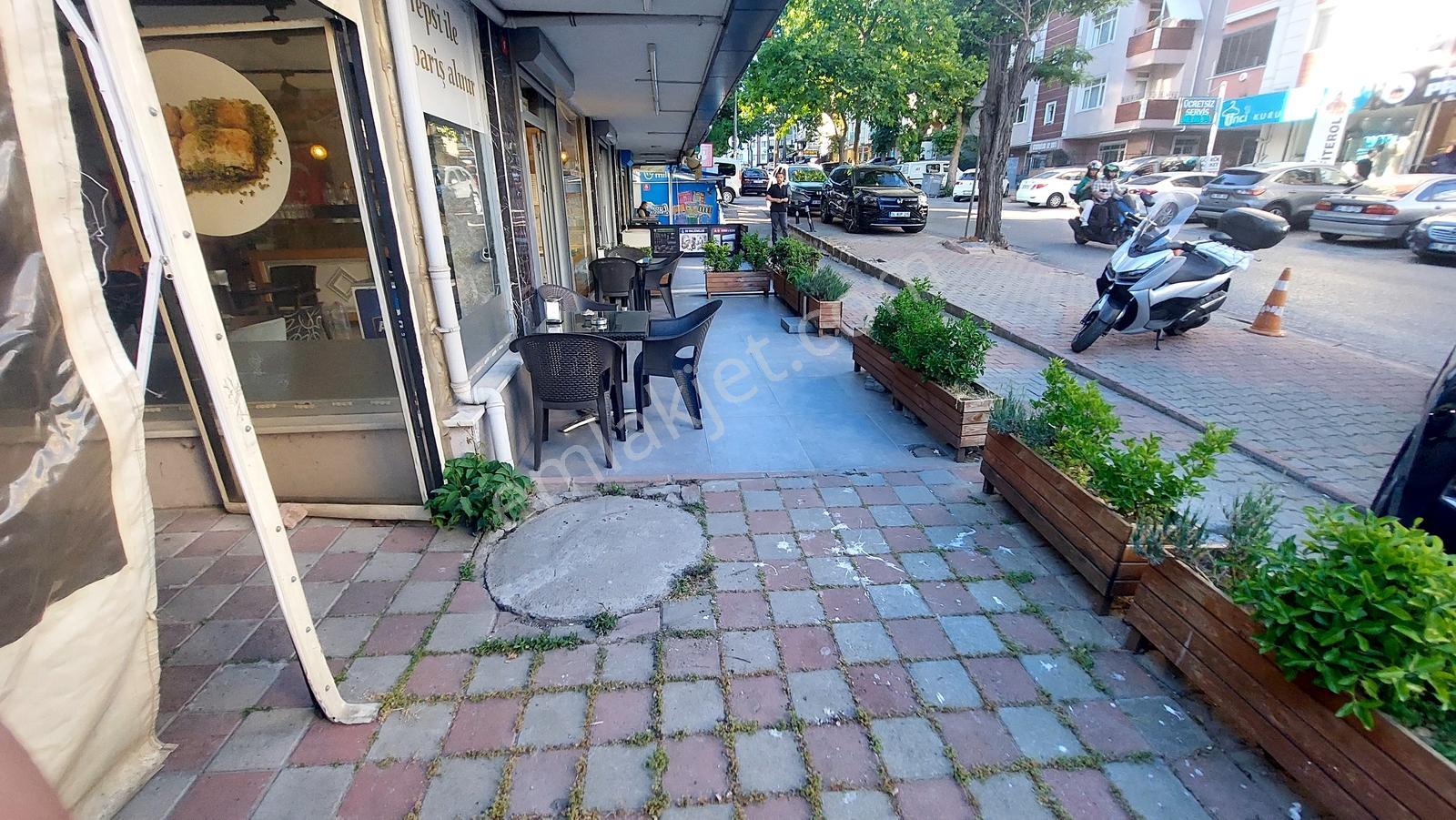 Esenevler'de 160m2 Ön Kullanımlı,depolu Düz Giriş Dükkan - Görsel 5