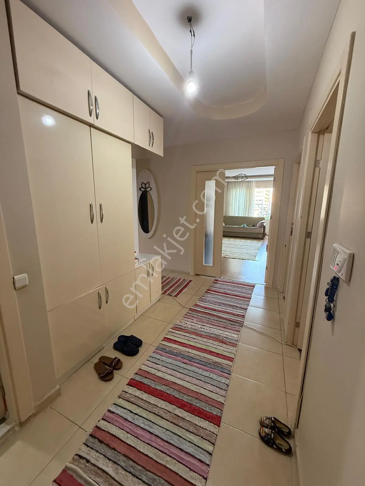 Mezitlide Aranan Konumda Aylık Kiralık Bağımsız Mutfaklı 3+1