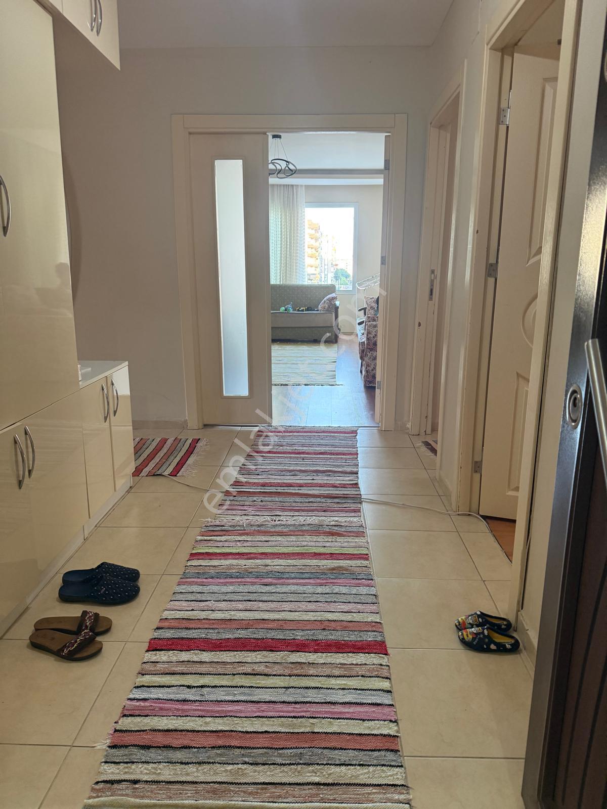 Mezitlide Aranan Konumda Aylık Kiralık Bağımsız Mutfaklı 3+1 - Görsel 2
