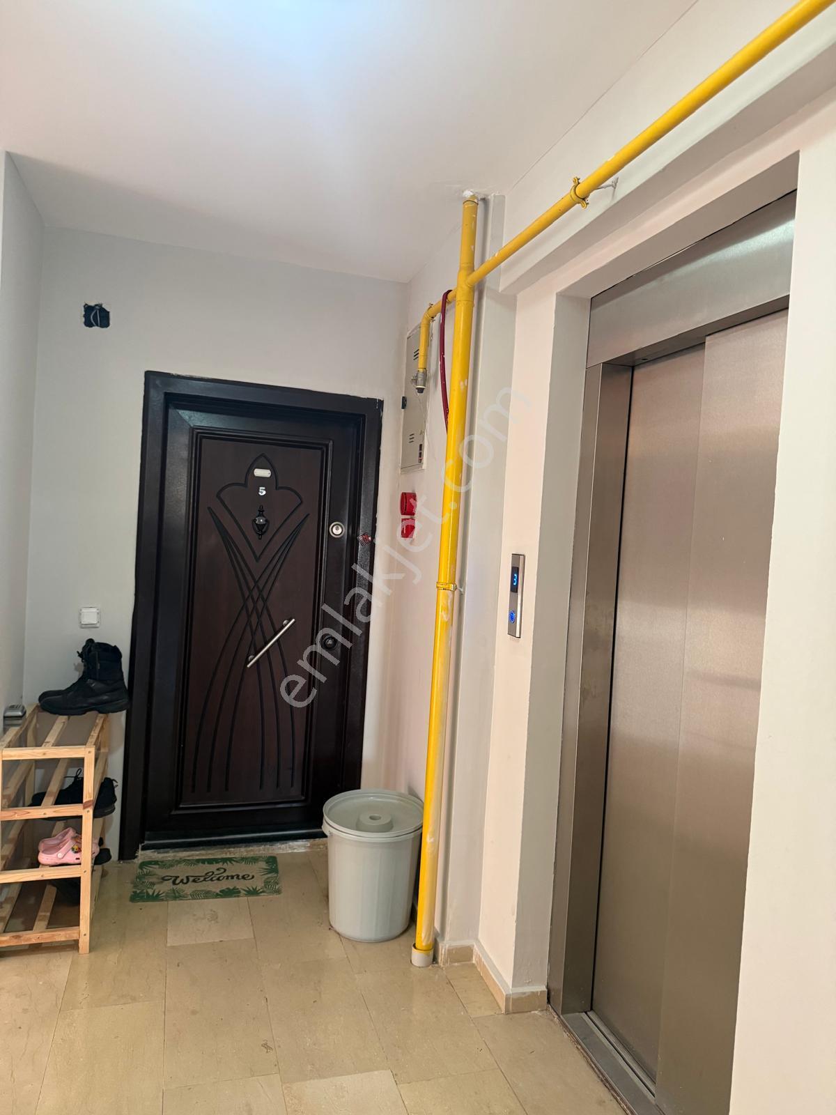 Mezitlide Aranan Konumda Aylık Kiralık Bağımsız Mutfaklı 3+1 - Görsel 28