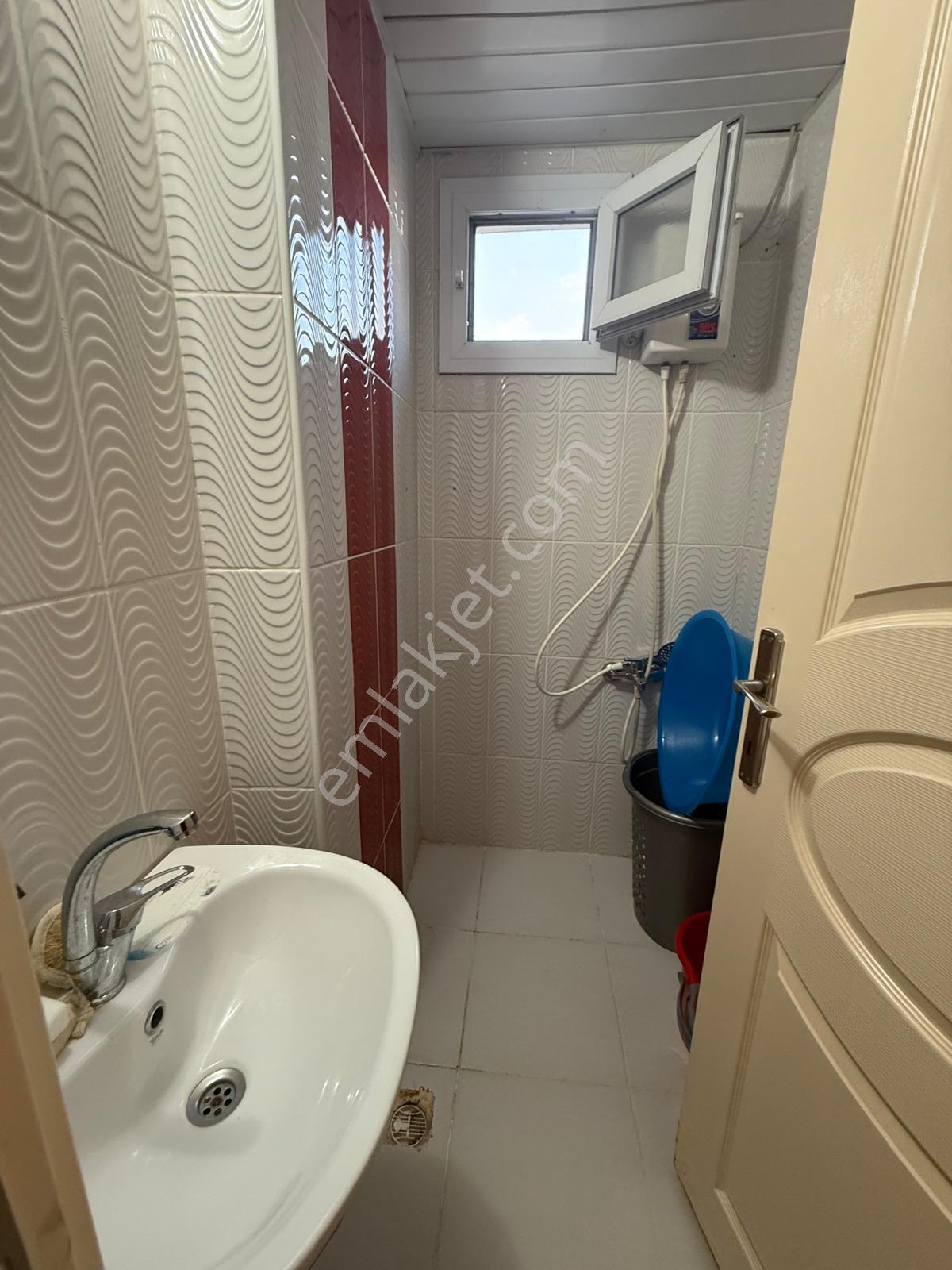Mezitlide Aranan Konumda Aylık Kiralık Bağımsız Mutfaklı 3+1 - Görsel 15