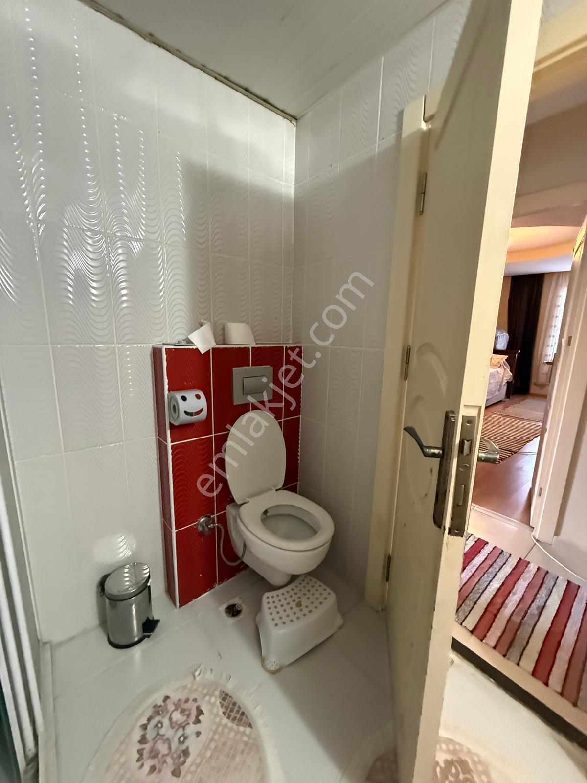 Mezitlide Aranan Konumda Aylık Kiralık Bağımsız Mutfaklı 3+1 - Görsel 13