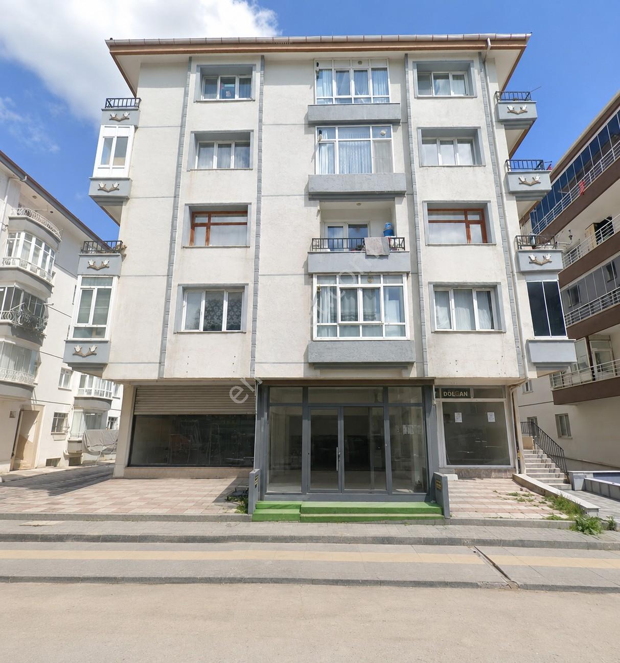 Bağlumda Ana Cadde Üzerinde İskanlı E.banyolu 4+1 Satılık Daire