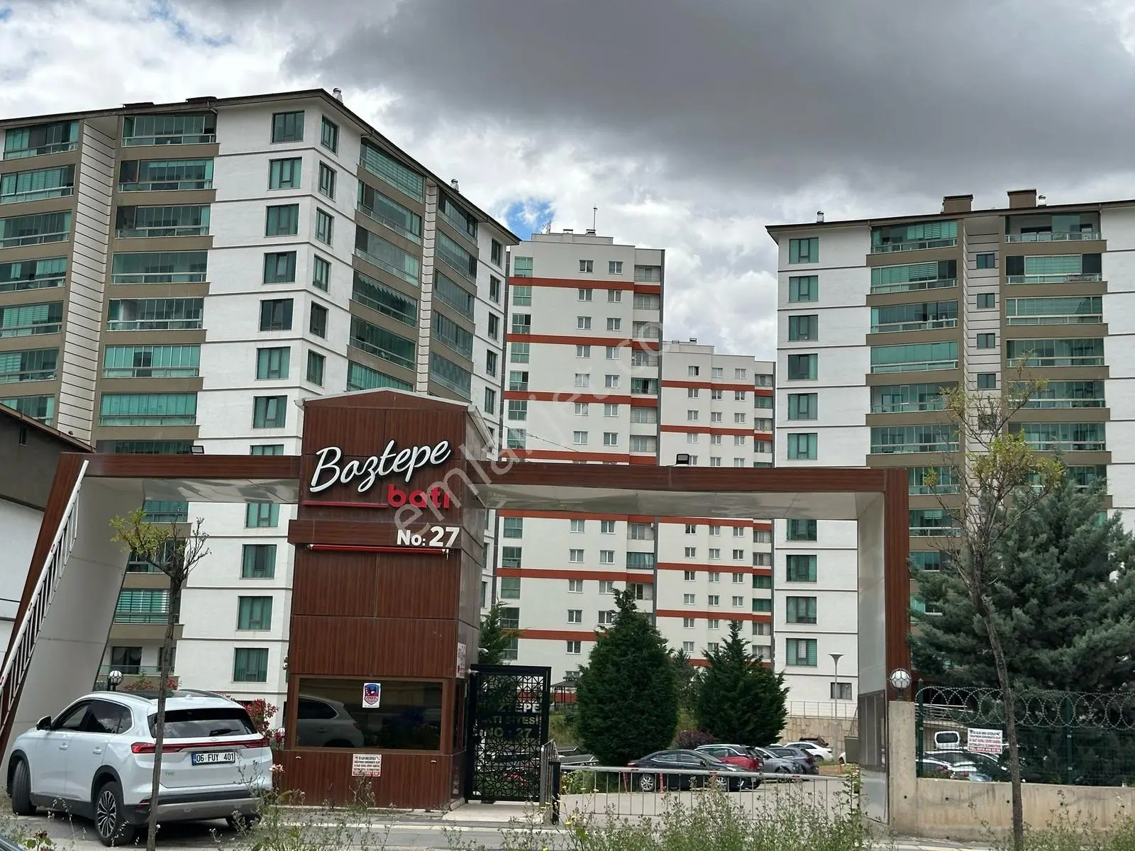 Batıkent Turgut Özalda Boztepe Batı Sitesinde Satılık 4+1 Daire