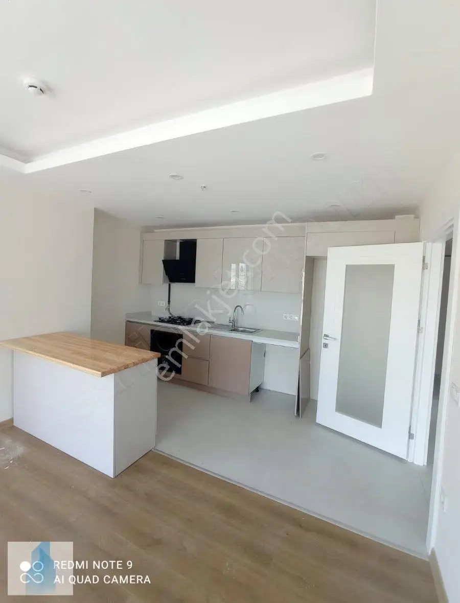 Zeytinburnu Mega Garden'da Satılık 2+1 Daire Harika Manzaralı - Görsel 3