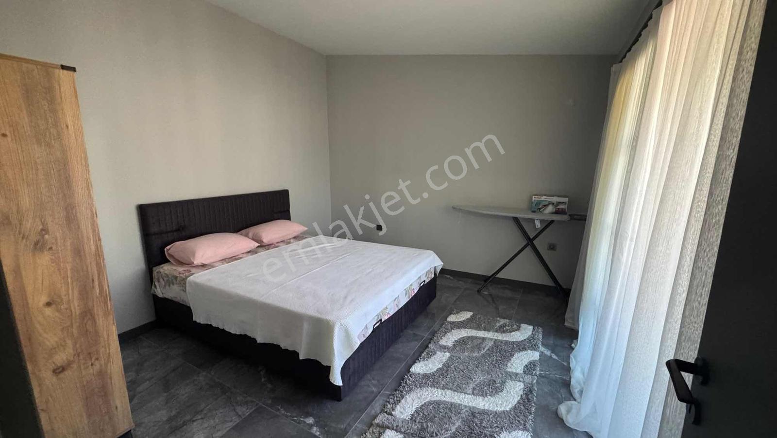Urla Merkezde Kiralık Geniş Sıfır Eşyalı 1+1 Daire - Görsel 8