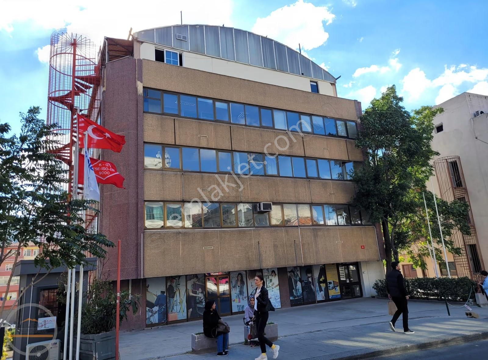 Kadıköy Hasanpaşa Da 7 Katlı 4200 M2 Komple Satılık Ticari Bina