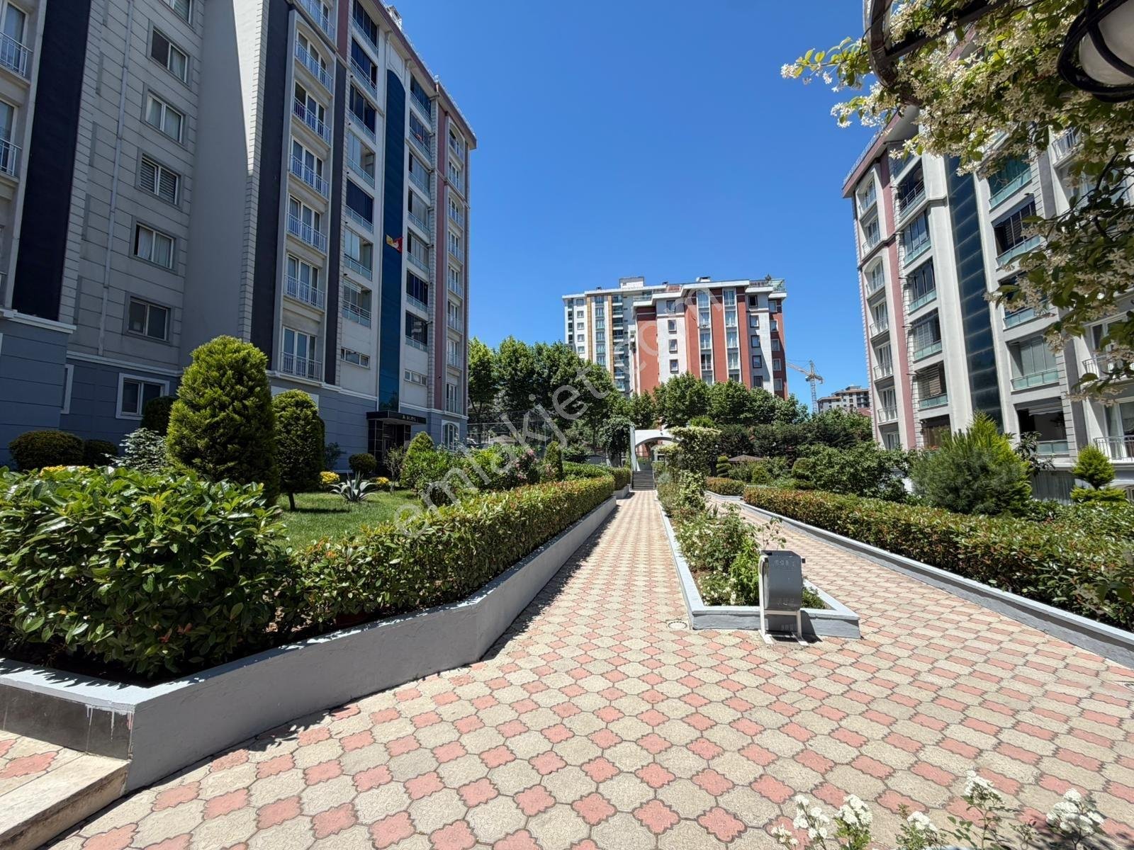 Mekan Konaklarında 130 M2 3+1 Otoparklı Güvenlikli Metroya Komşu