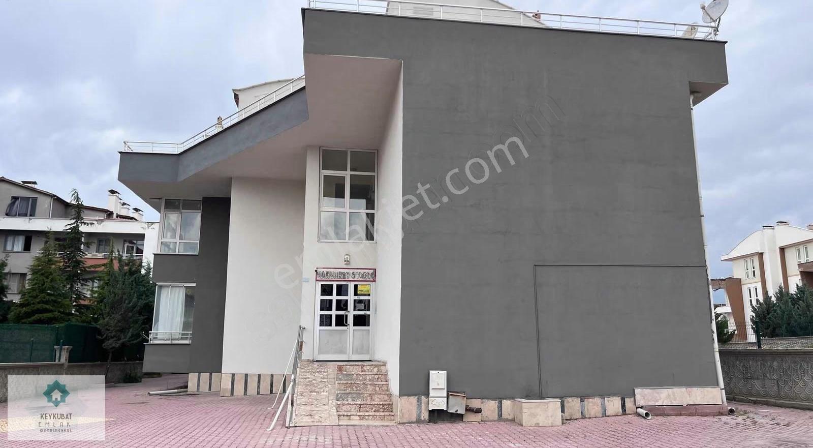 Yazır Mahallesinde Teraslı Eşyalı 1+1 Kiralık Daire