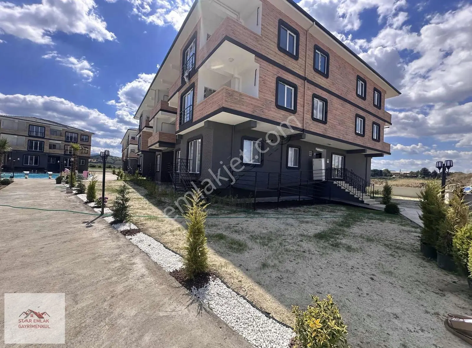 Ova Kent 2 Sitesinde Havuzlu Bahçeli Satılık 1+1 Lüks Daire - Görsel 22