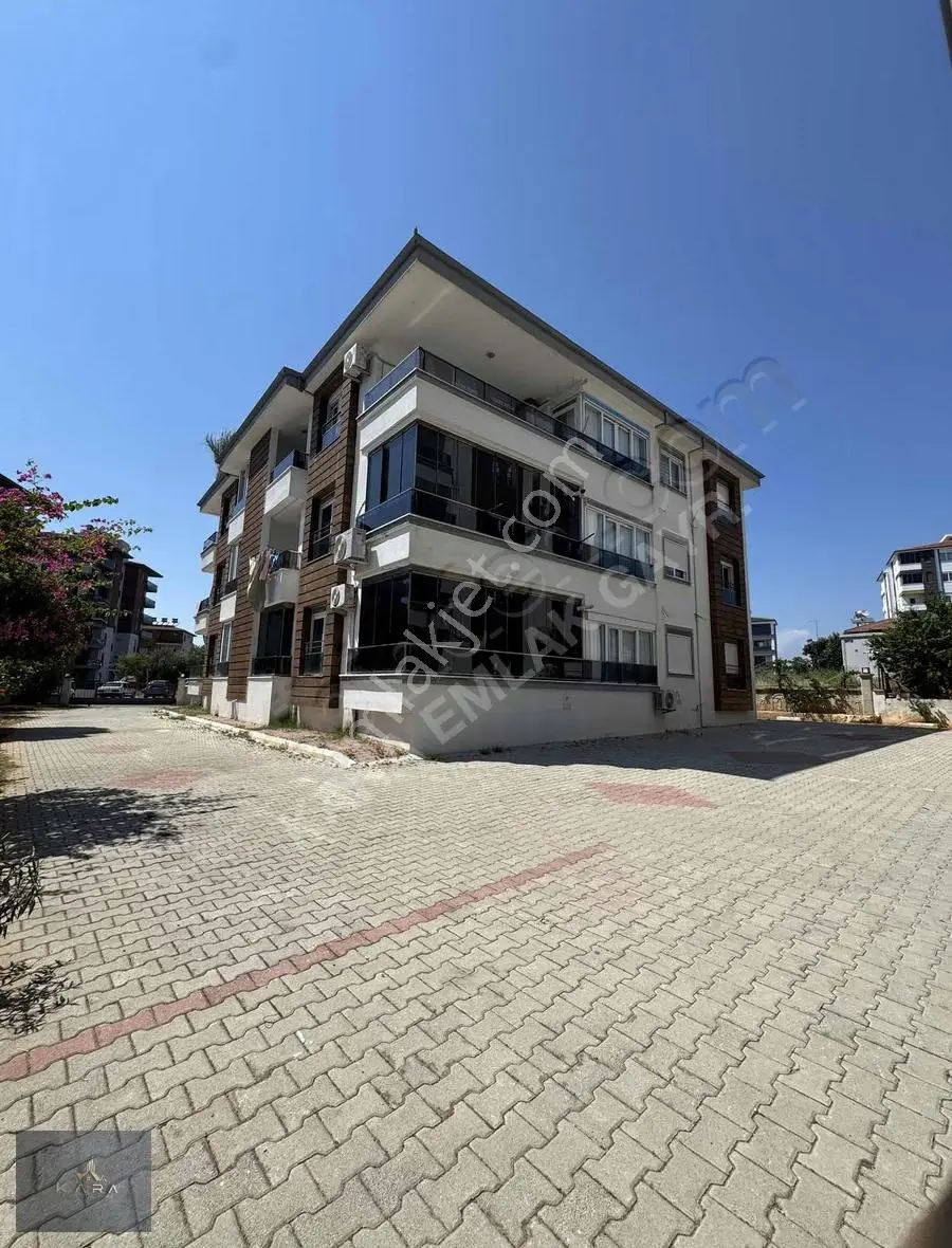 Belek Yoluna 100 Mt Mesafede Satılık 3+1 (kombi,cam Balkon)
