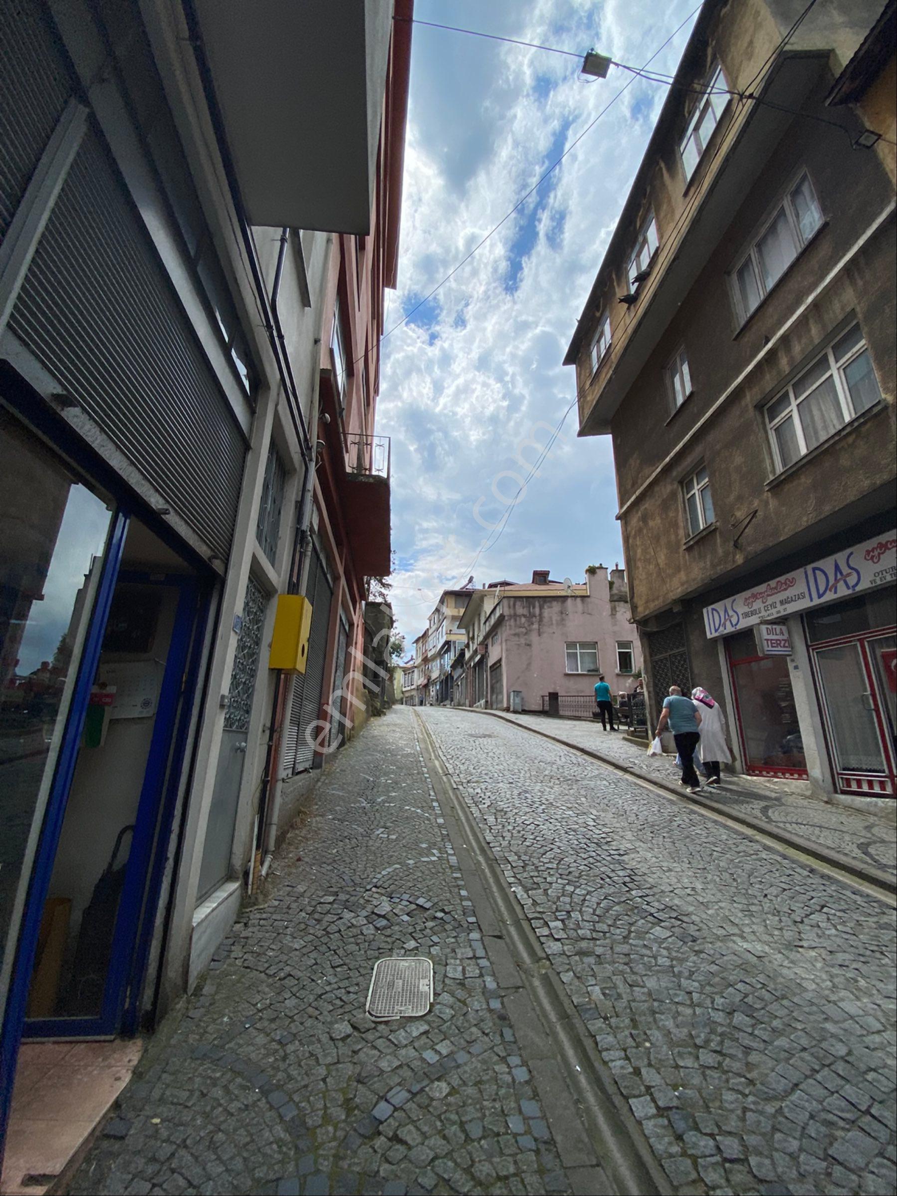 Gül Gayrimenkul'den Tirebolu Çarşı Mahallesi'nde Komple Satılık Bina Ve Dükkanlar - Görsel 5