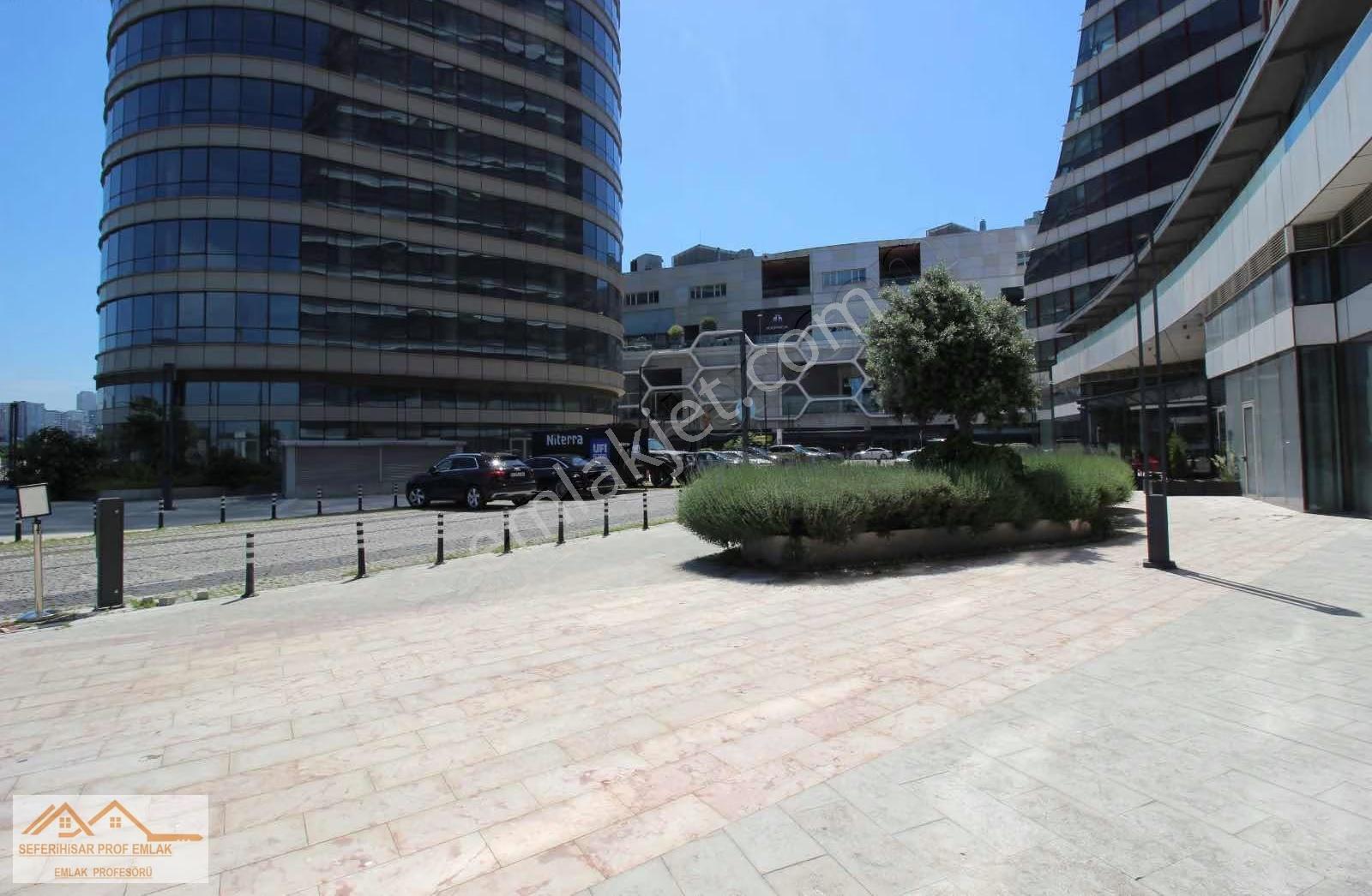 Ataşehir Metropol Eşyalı Kiralık Yüksek Kat Daire