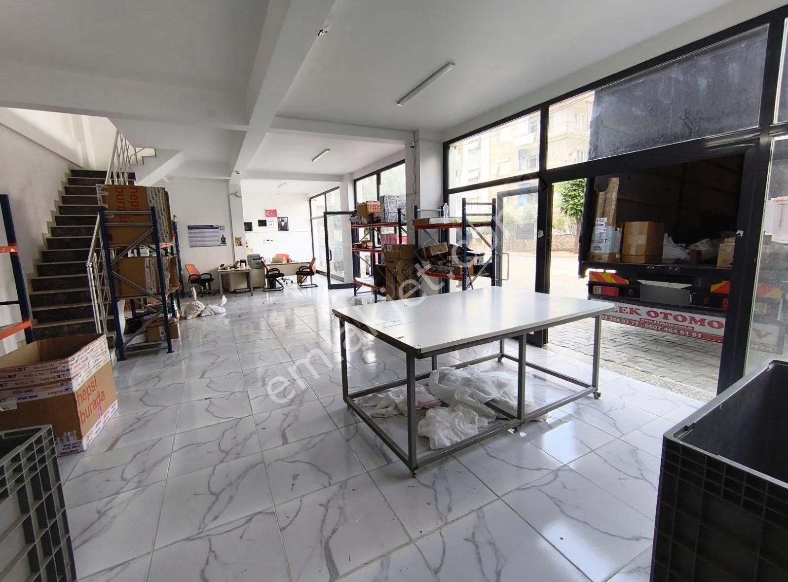 Menderes Caddesi'ne Yürüme Mesafesinde 180m2 Dükkan - Görsel 8