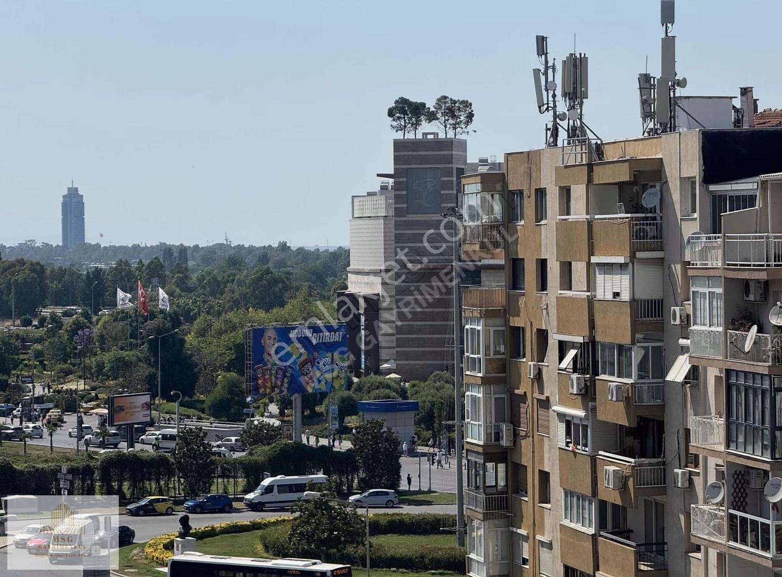 Msg'den İnönü Cadde Üzerinde Avm & Metro Çarprazı Otoparklı 3+1