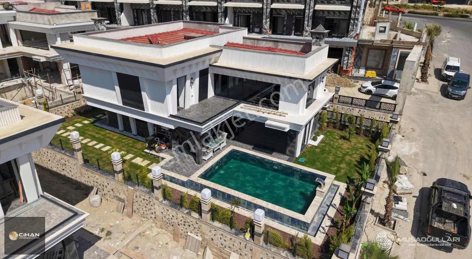 Kuşadası'nda Özel Havuzlu Müstalik Villa - Görsel 27