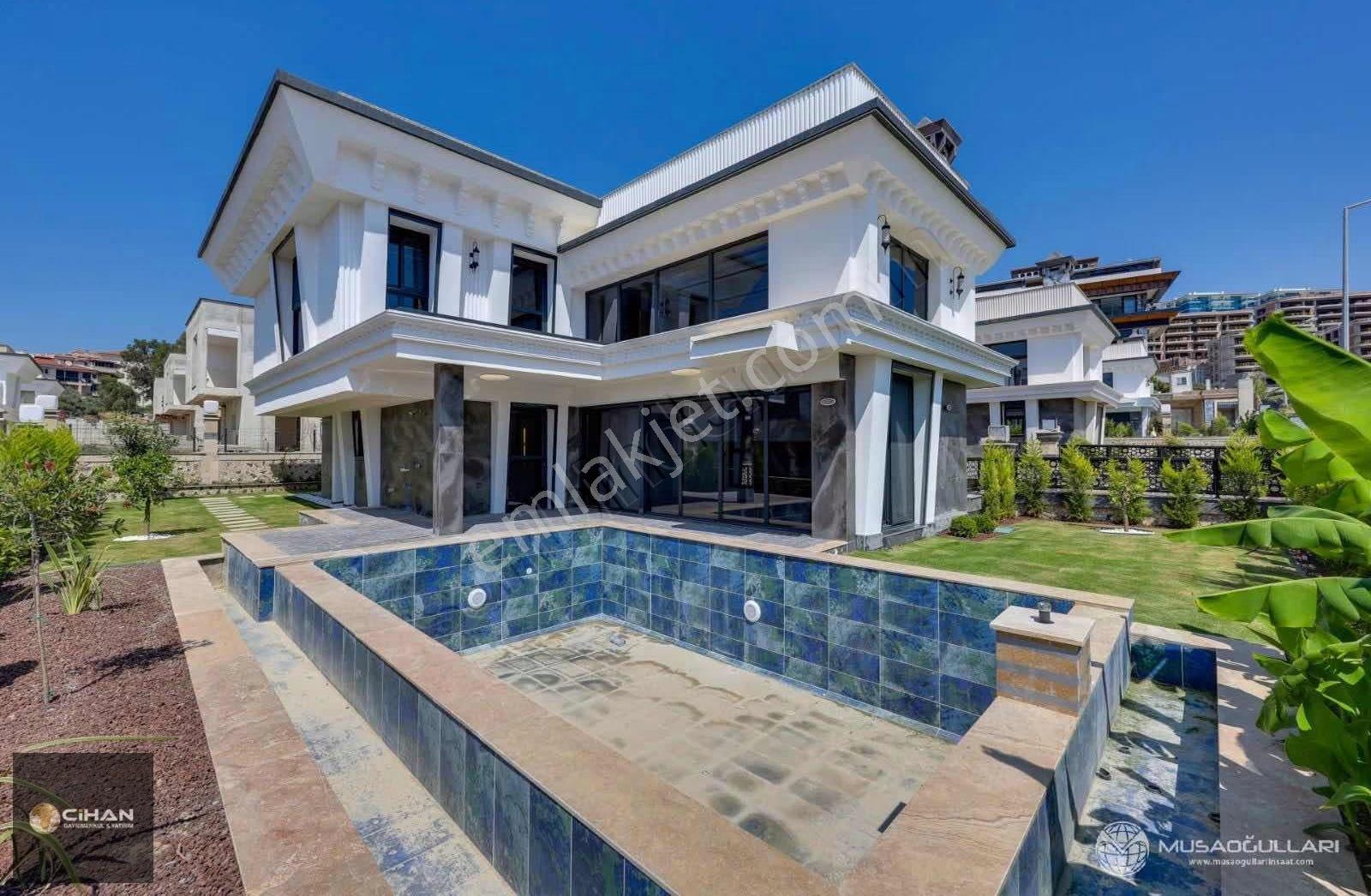 Kuşadası'nda Özel Havuzlu Müstalik Villa - Görsel 16