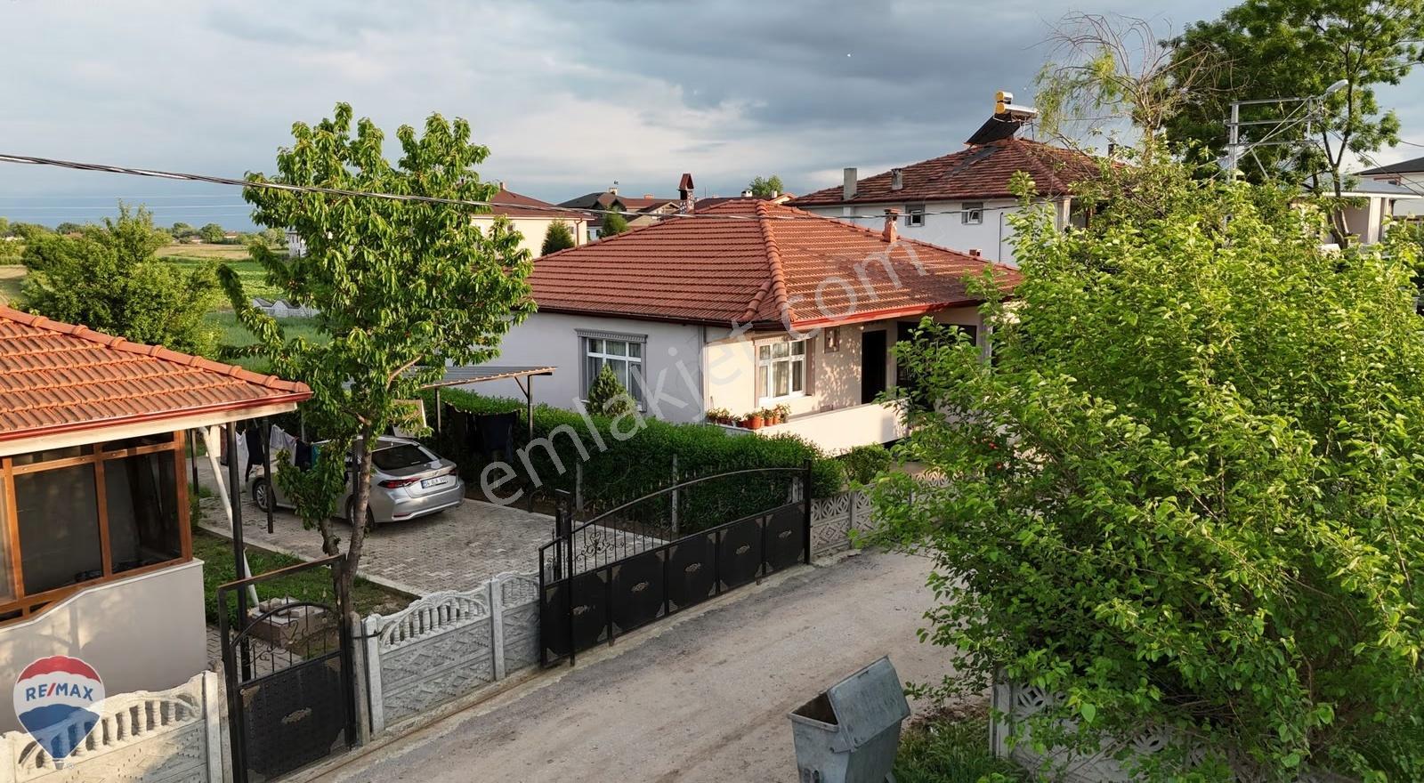 Remax Mavi'den Adapazarı'na 10 Dk. 342 M² Arsada Müstakil Ev - Görsel 5