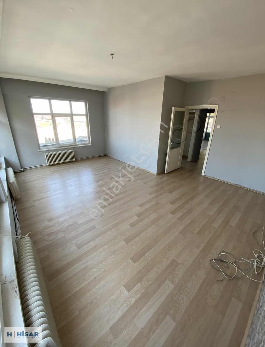 Hisar Gayrimenkul'den Çiftlik Caddesine Cephe Kiralık 2+1 Daire - Görsel 3